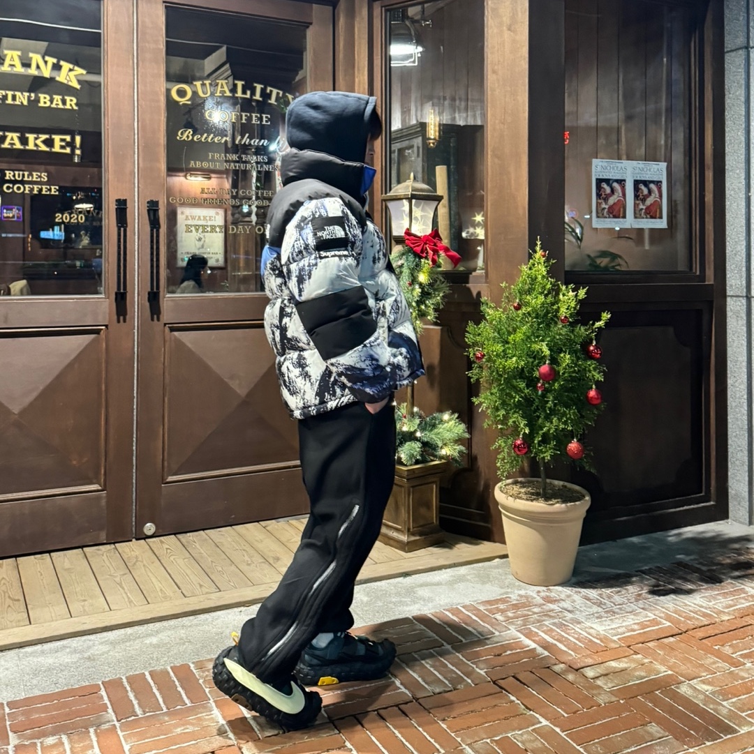 Nike x Cactus Plant Flea Market Air Flea 2 Faded Spruce, Supreme x The North Face Mountain Baltoro Jacket Blue White - 17FW 착용 스타일 - 3