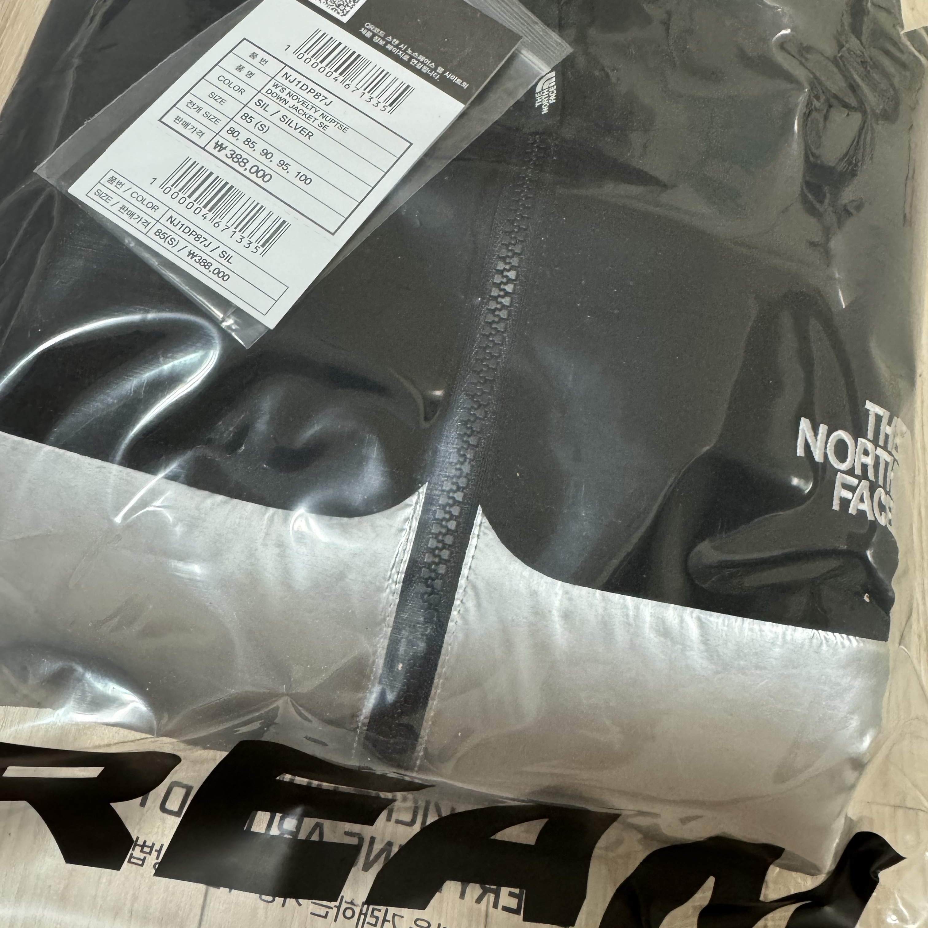 (W) The North Face White Label Novelty Nuptse Down Jacket SE Silver 착용 스타일