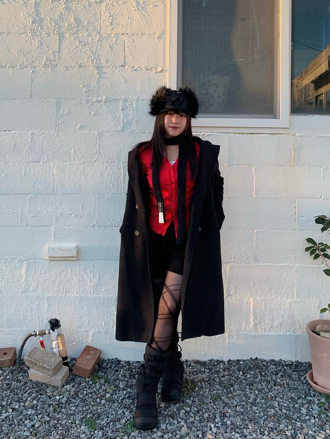 Open Yy Faux Fur Earflap Cap Black, Matin Kim New Cozy Knit Muffler Black 착용 스타일 - 1