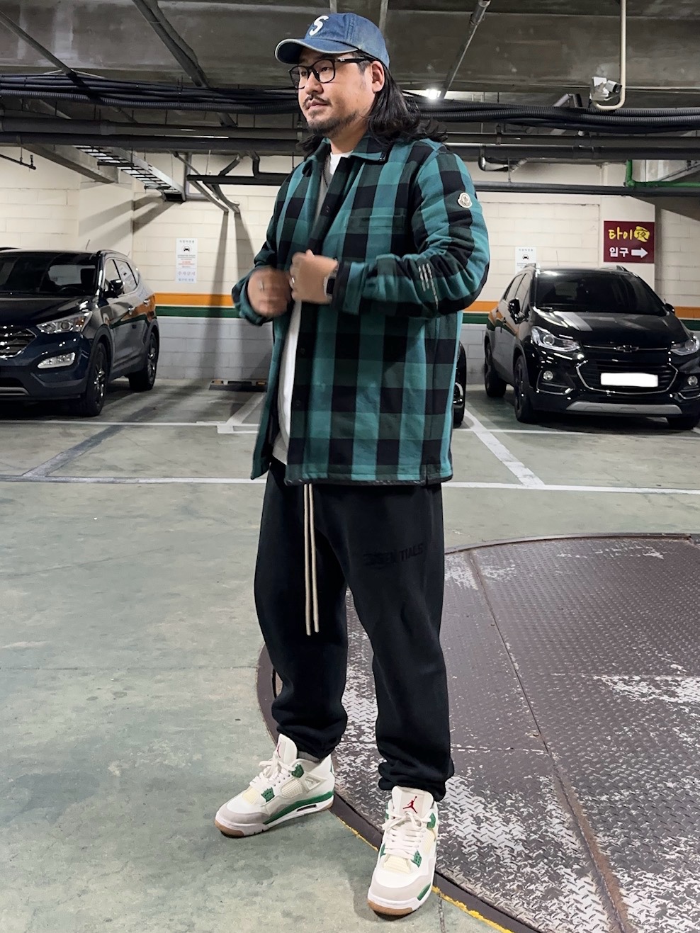 Supreme Kevlar Denim S Logo 6-Panel Indigo - 22SS, Moncler x Fragment Simmon Down Shacket Green Black Check - 22FW 착용 스타일
