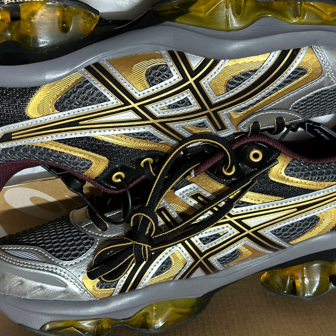 Asics Gel-Quantum Kinetic Carbon Pure Gold 착용 스타일 - 2