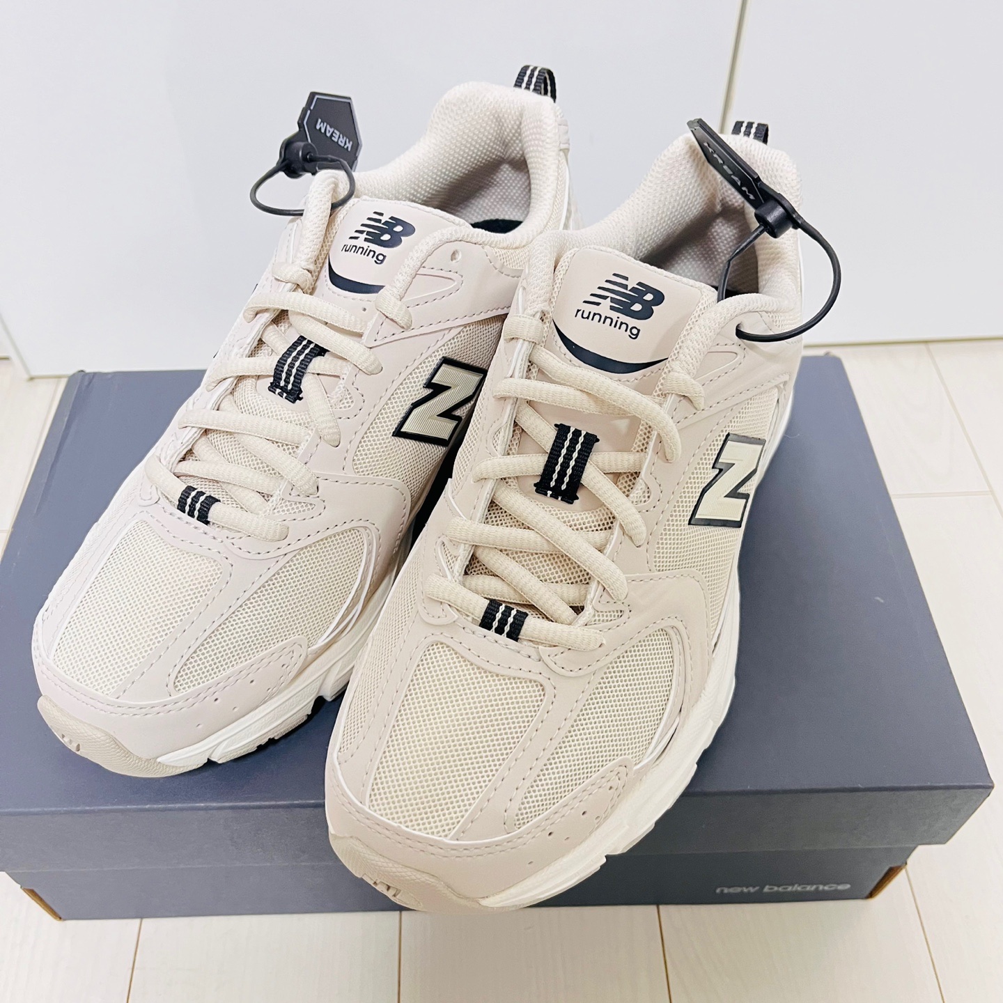New Balance 530 Ivory 착용 스타일
