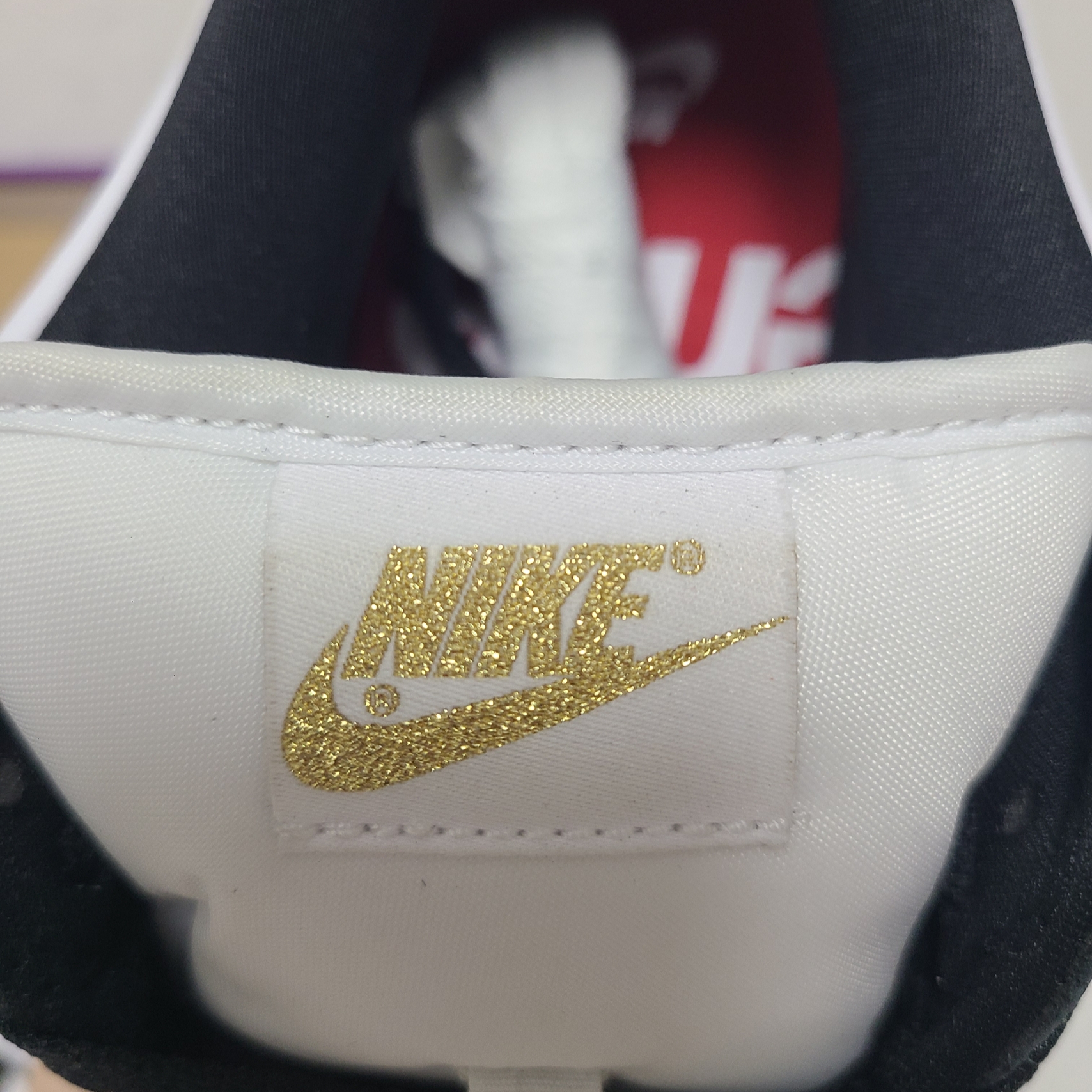 Nike x Supreme SB Dunk Low Black 착용 스타일 - 5