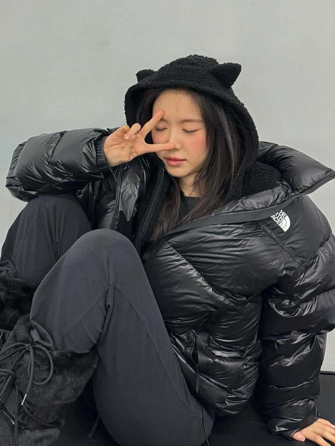 The North Face 1996 Eco Nuptse Jacket Real Black 착용 스타일 - 3