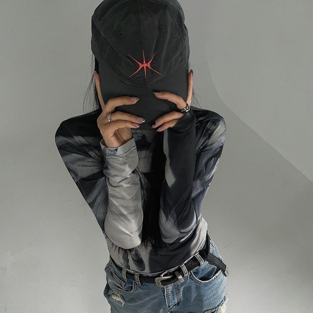 윤세 해치 나일론 캡 그레이 착용 스타일 - 2