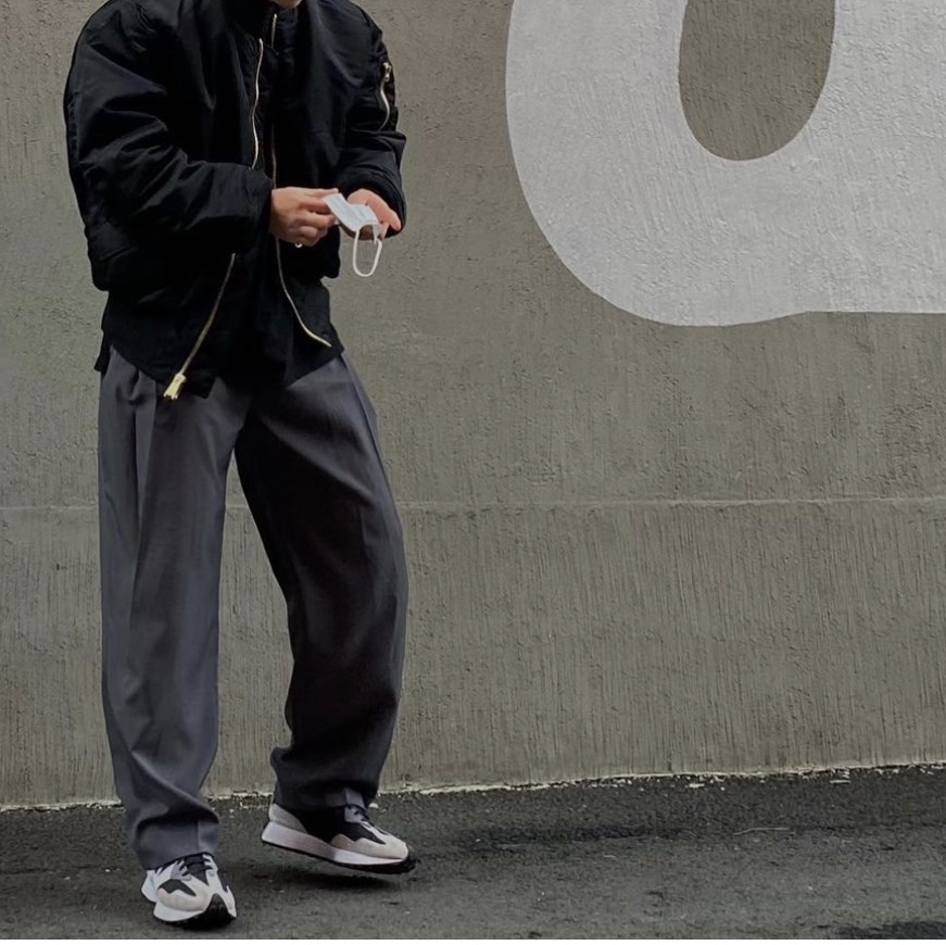 New Balance 327 Black Grey 착용 스타일