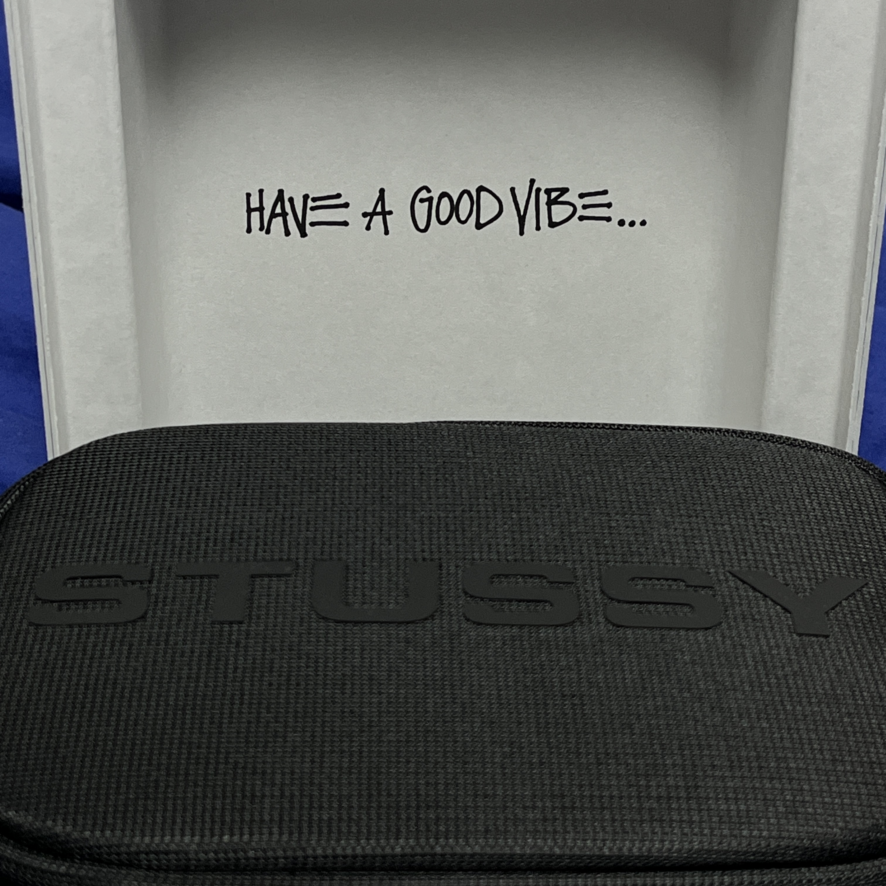 Stussy x Beats Studio Pro Wireless Headphone Black (Korean Ver.) 착용 스타일 - 4