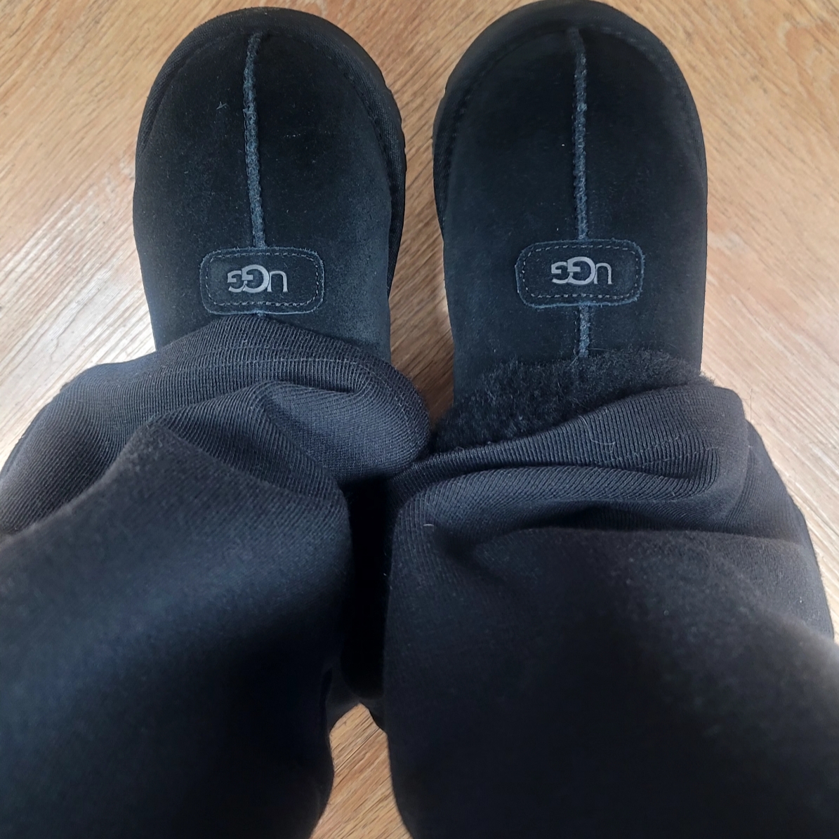 (W) UGG Tazzette Slipper Black 착용 스타일