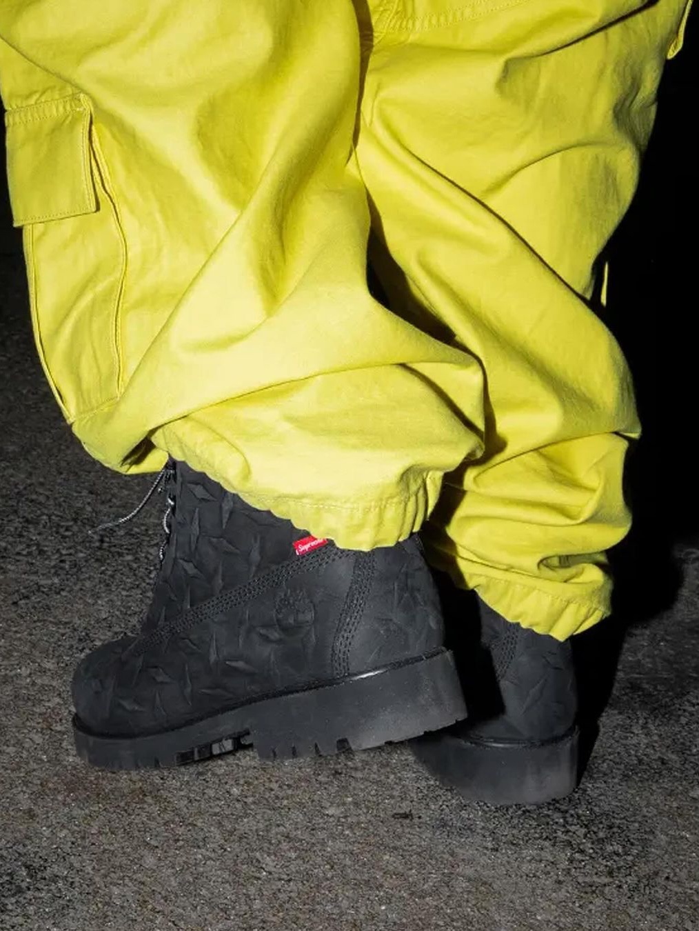 Timberland x Supreme Diamond Plate 6 Inch Premium Waterproof Boot Wheat - 23FW - Medium, Timberland x Supreme Diamond Plate 6 Inch Premium Waterproof Boot Black - 23FW - Medium 착용 스타일 - 4