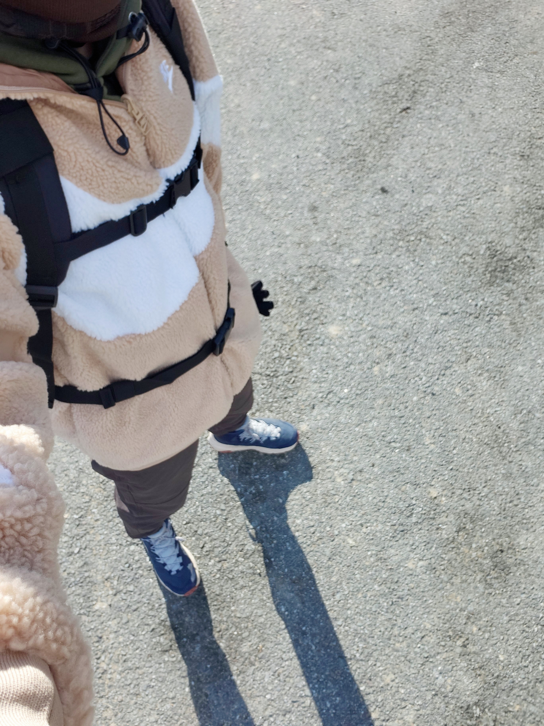 Nike Big Swoosh Full Zip Jacket Hemp White, Nike ACG Therma-Fit Fleece Hoodie Troll Graphic Cargo Khaki - Asia 착용 스타일