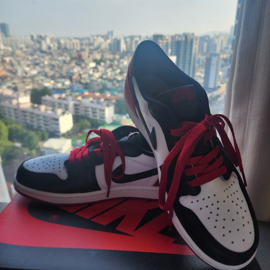 Jordan 1 Retro Low OG Black Toe 착용 스타일 - 2