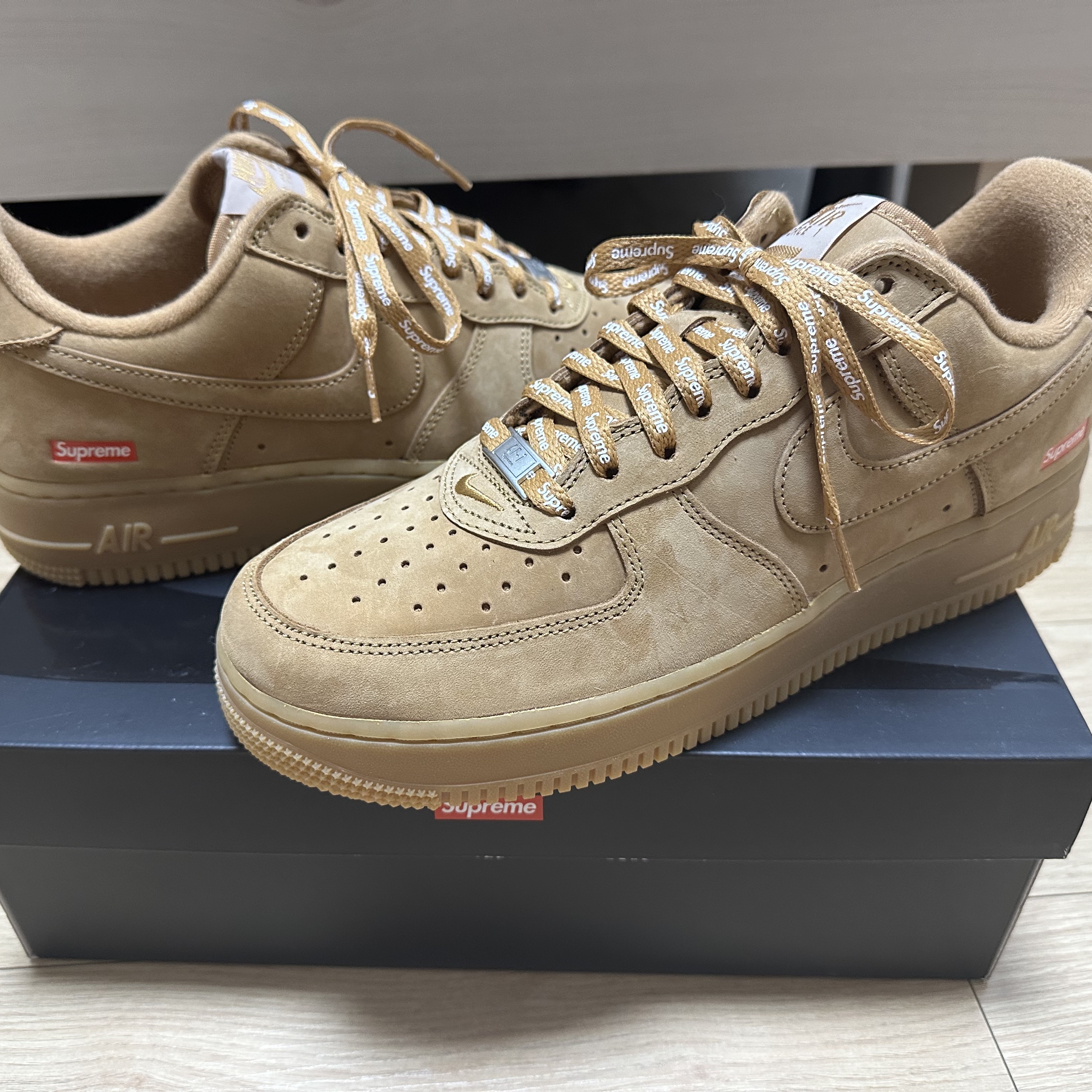 Nike x Supreme Air Force 1 Low Flax 착용 스타일