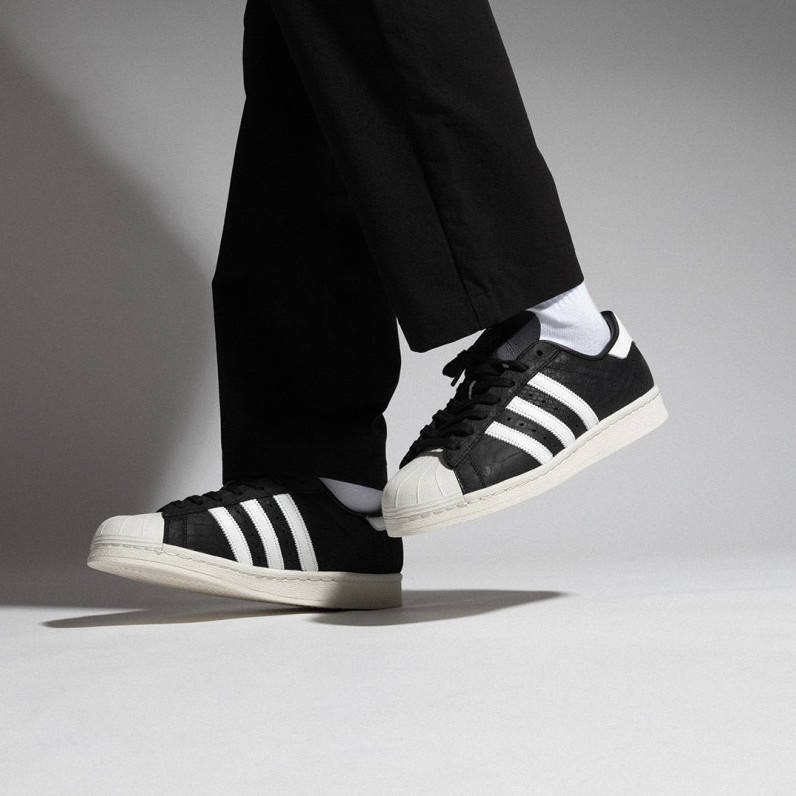 Adidas x BAPE Superstar 80s Green Camo, Adidas Superstar Core Black White 착용 스타일 - 5