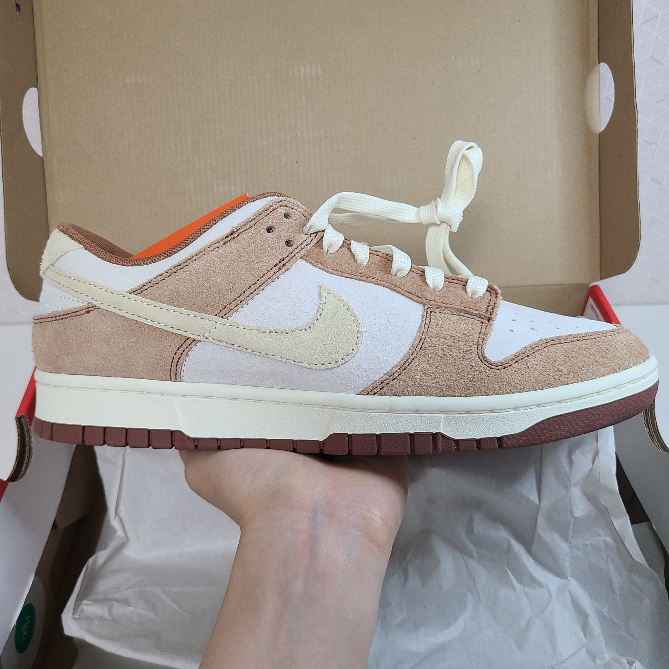 Nike Dunk Low Pro Premium Medium Curry 착용 스타일 - 2
