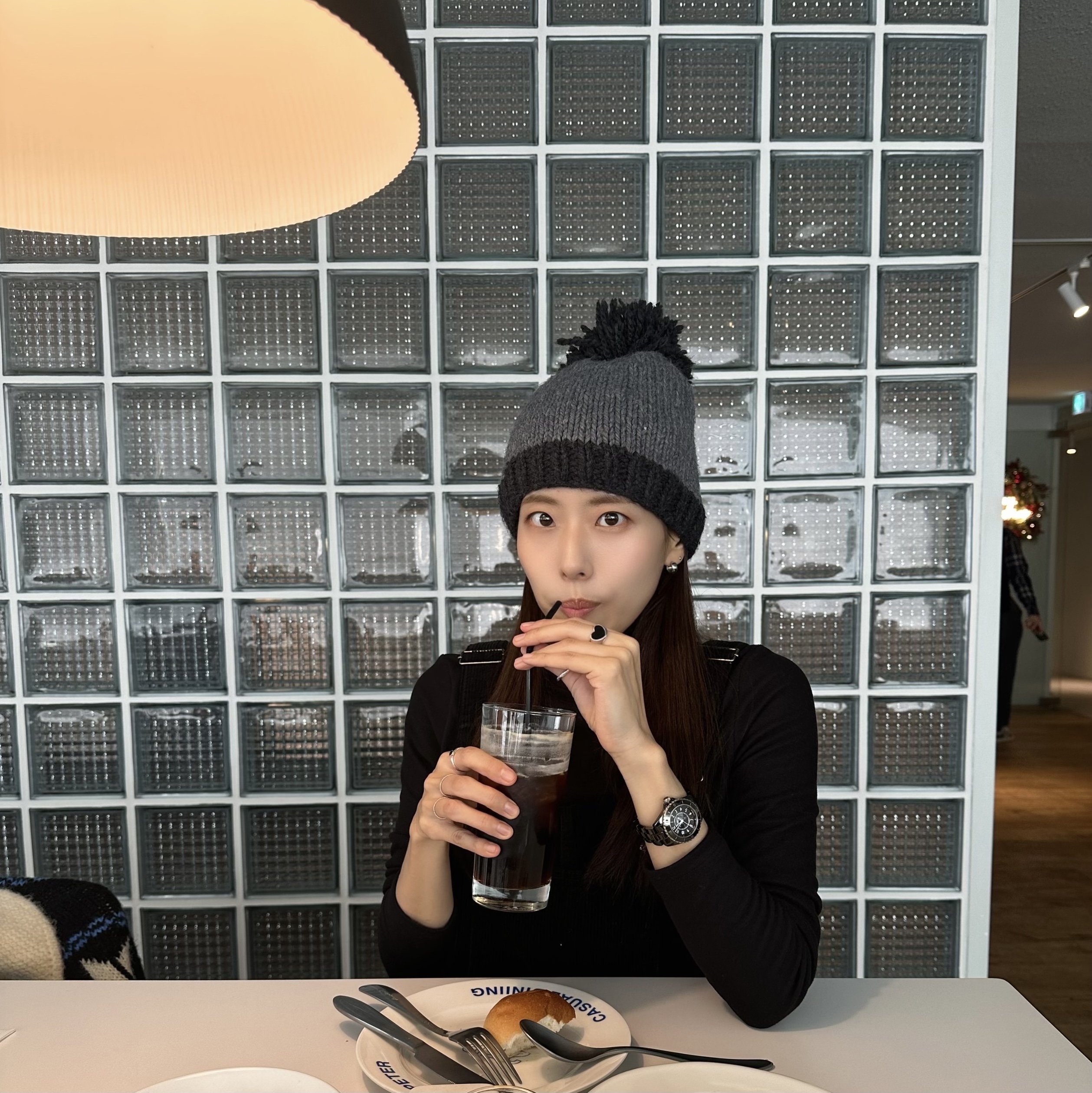 Chanel J12 Watch 33mm Quartz Black 착용 스타일 - 3