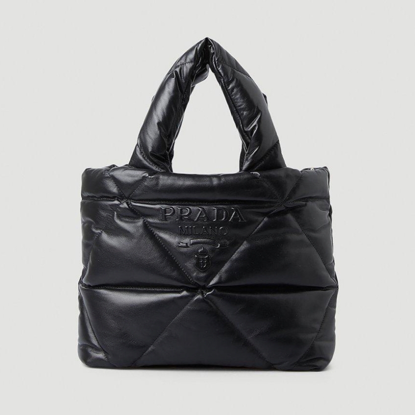 Prada Quilted Nappa Leather Tote Bag Black 착용 스타일 - 1