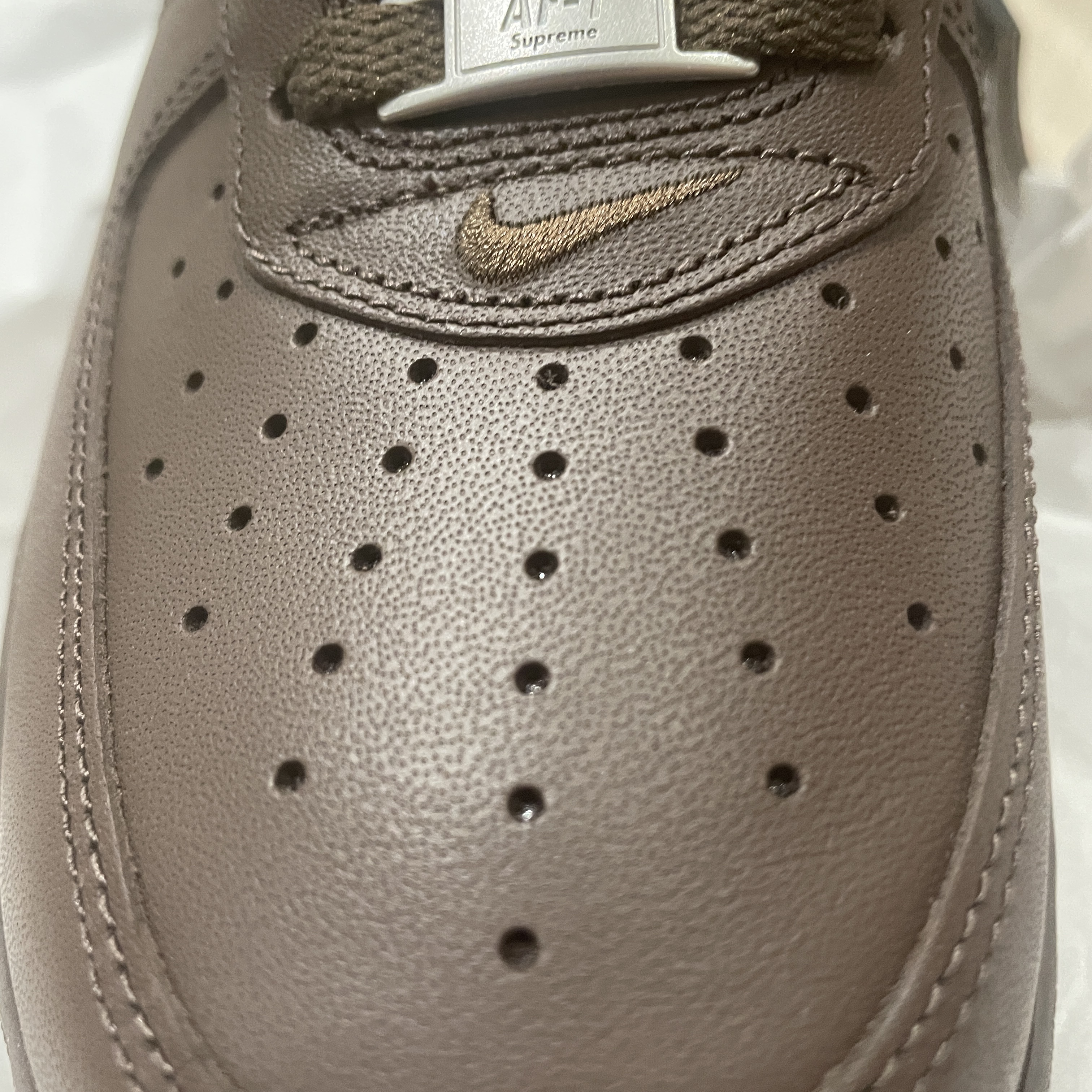 Nike x Supreme Air Force 1 Low Baroque Brown 착용 스타일