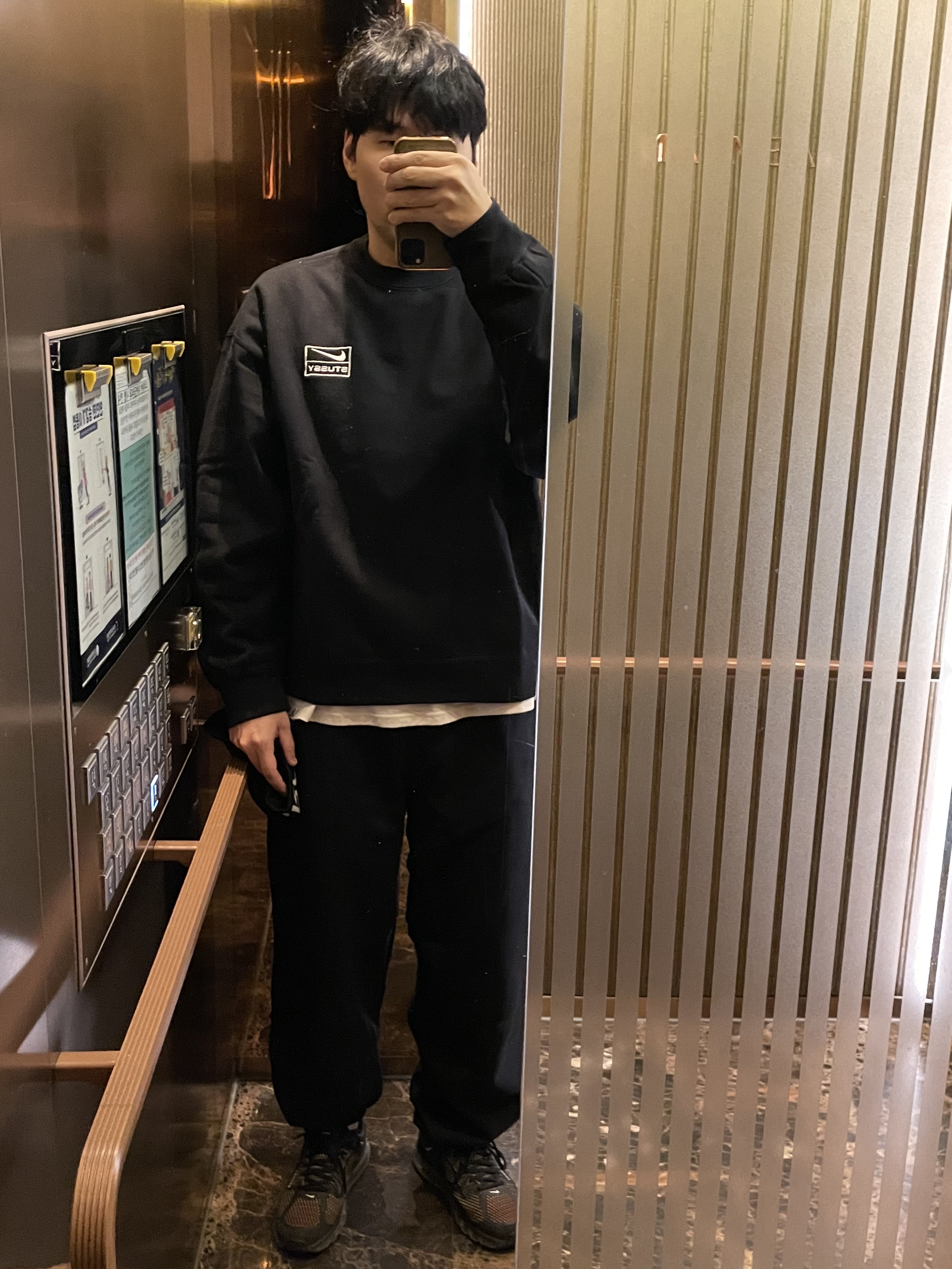 Nike x Stussy NRG Washed Fleece Pants Black (DO5296-010), Nike x Stussy NRG Washed Fleece Crewneck Black (DO5310-010) 착용 스타일