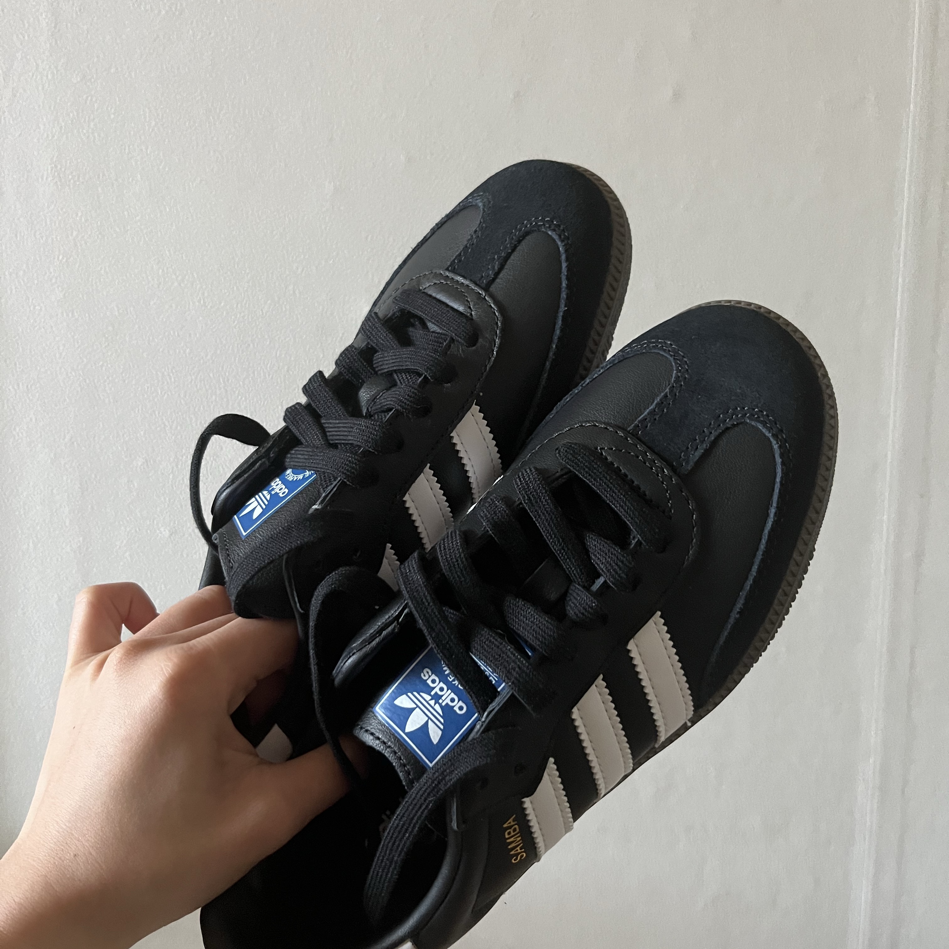 Adidas Samba OG Black White Gum 착용 스타일