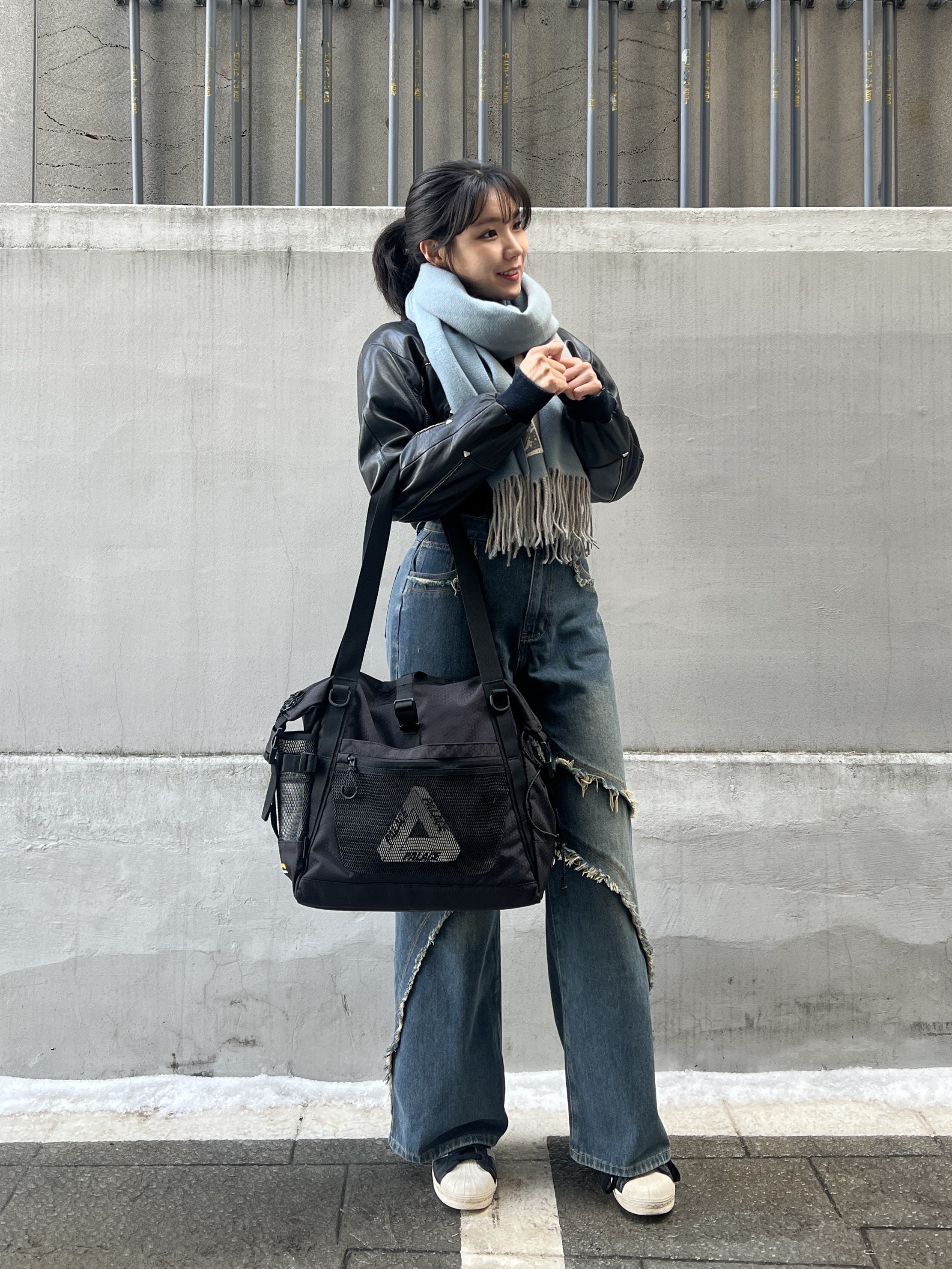 Palace Cordura Eco Hex Ripstop Shoulder Bag Black - 23FW, Adidas Superstar 82 FI Core Black 착용 스타일 - 1