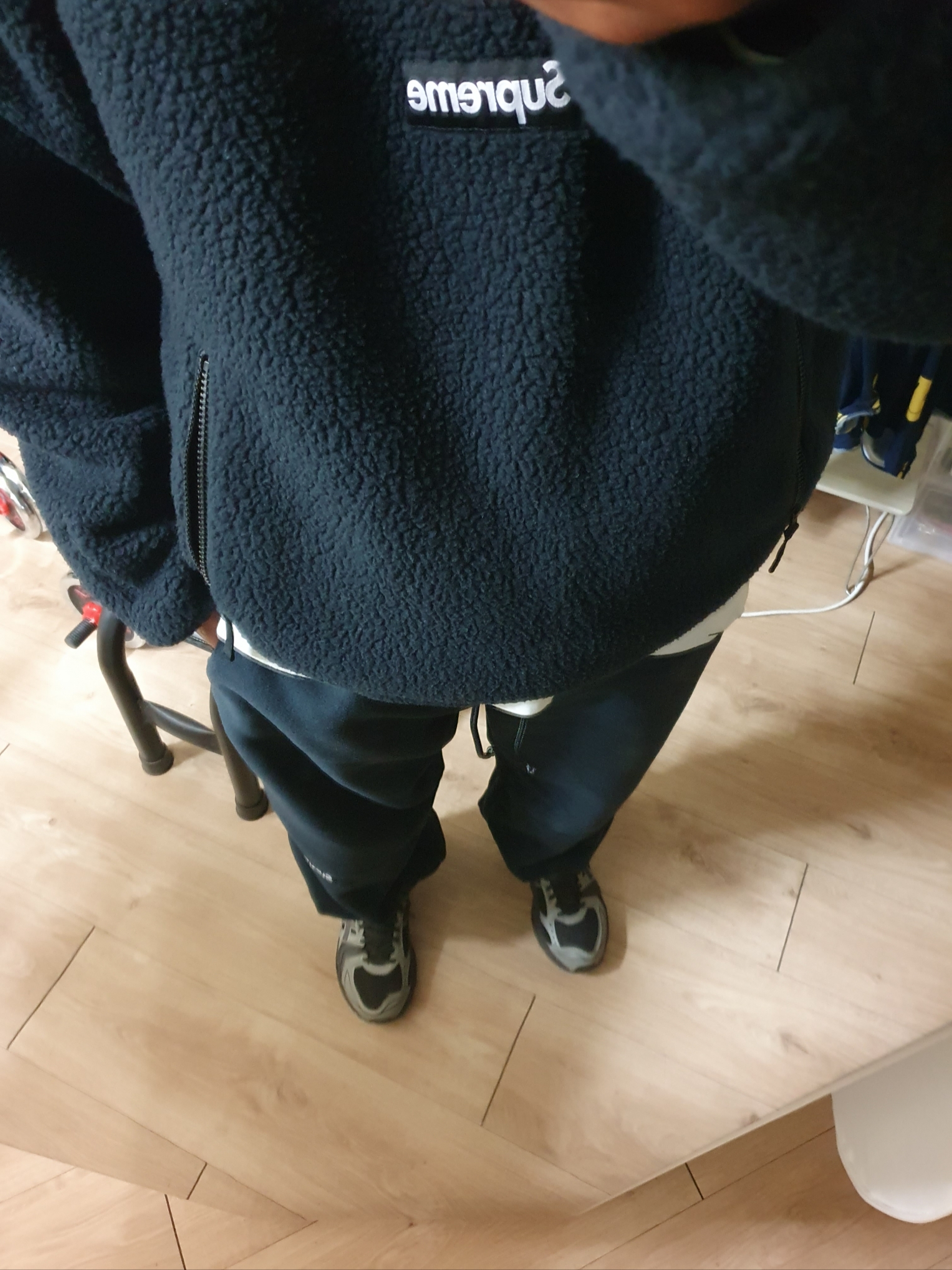 Supreme Polartec Shearling Reversible Pullover Black - 23FW, Supreme Polartec Pants Black - 23FW 착용 스타일