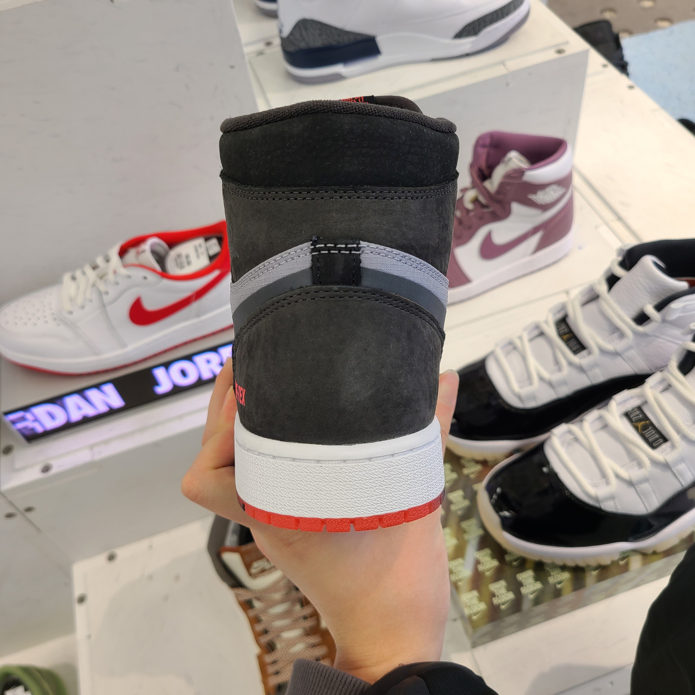 Jordan 1 Element Gore-Tex Black Cement 착용 스타일 - 5