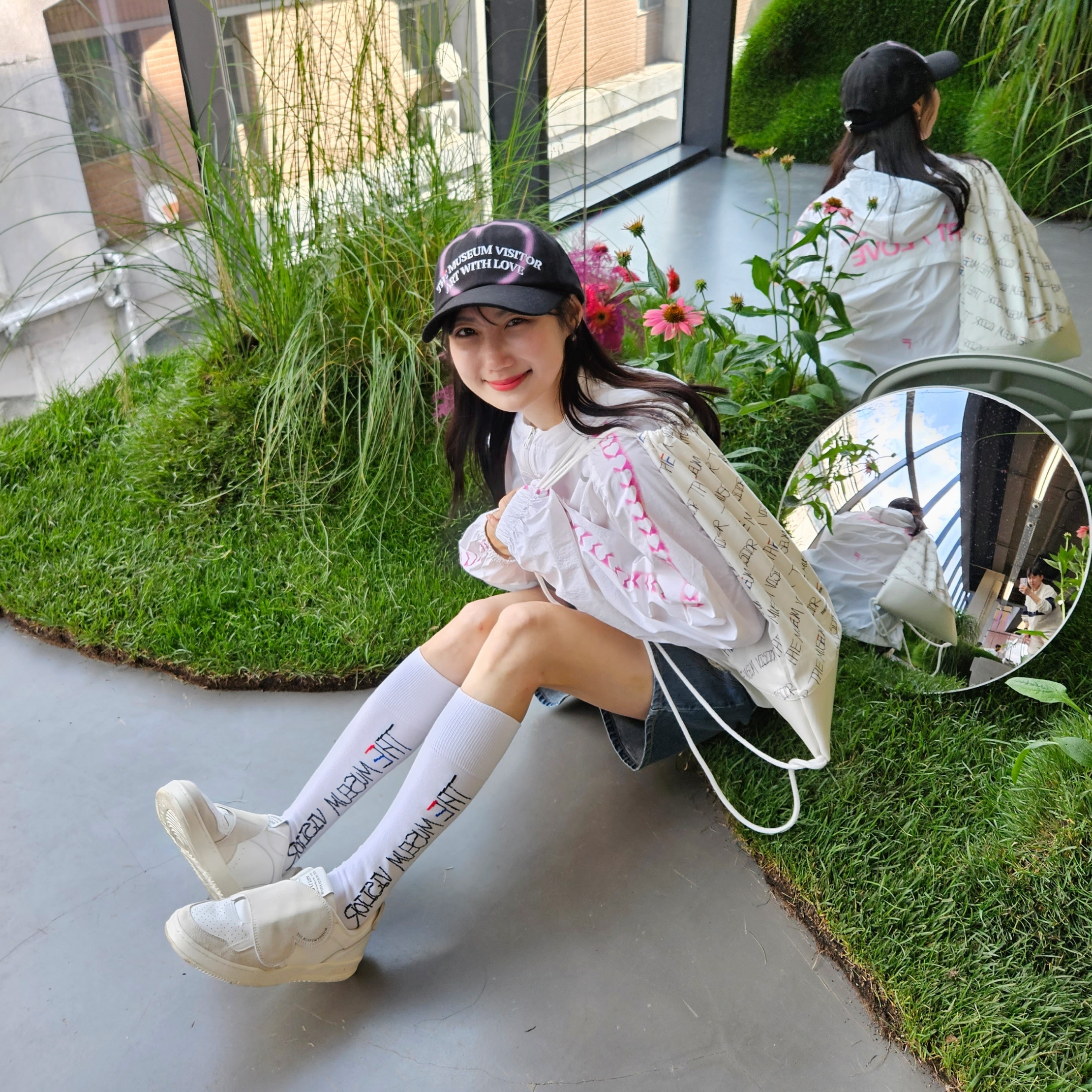 The Museum Visitor x Fila Ball Cap Black, The Museum Visitor x Fila Heart Line Windbreaker White 착용 스타일 - 5