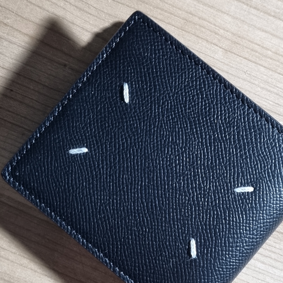 Maison Margiela Bovine Leather Bi-Fold Wallet Black 착용 스타일
