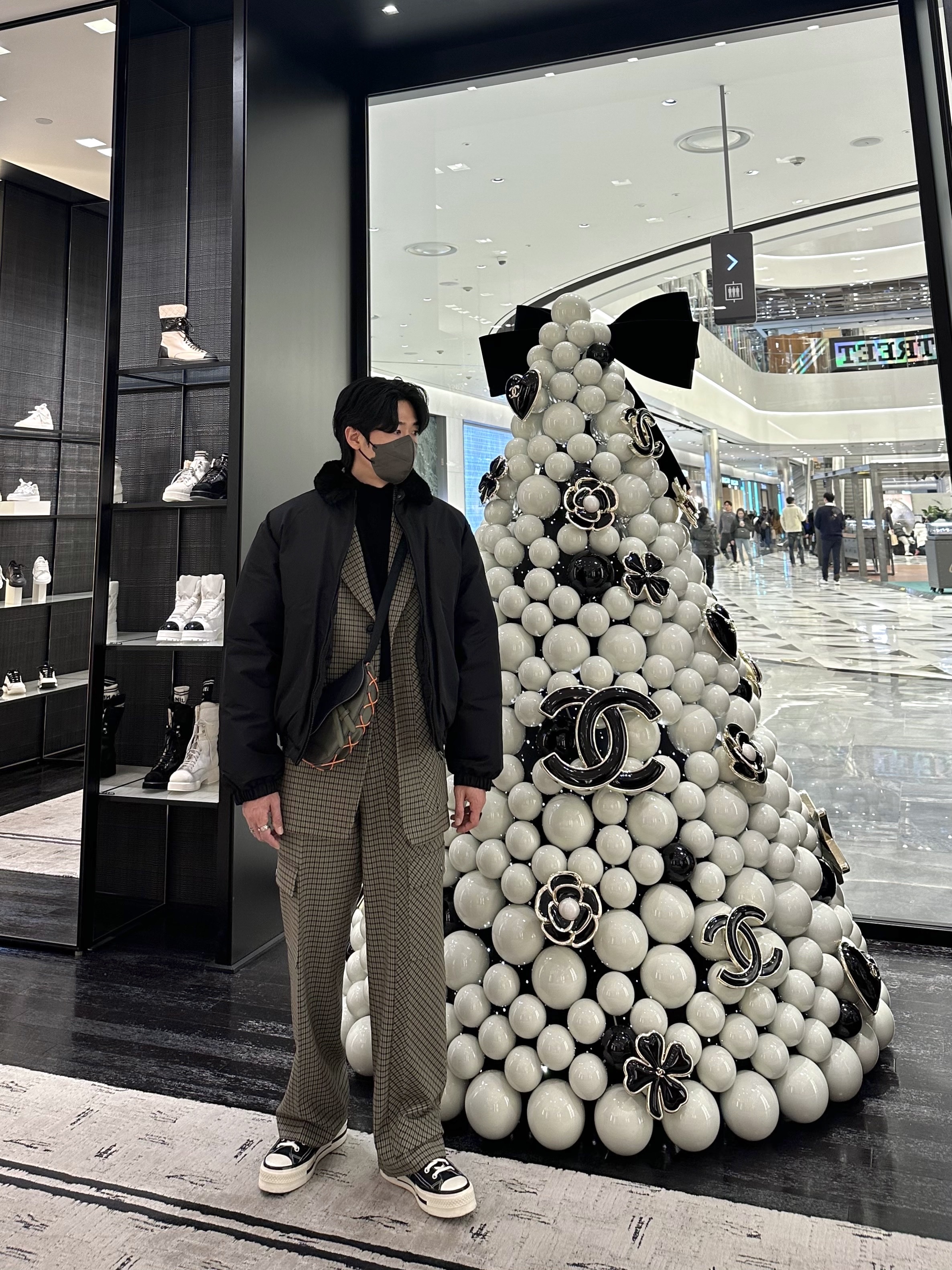 Supreme x Burberry Shearling Collar Down Puffer Jacket Black - 22SS, Dior x Sacai Mini Saddle Bag Olive 착용 스타일 - 2