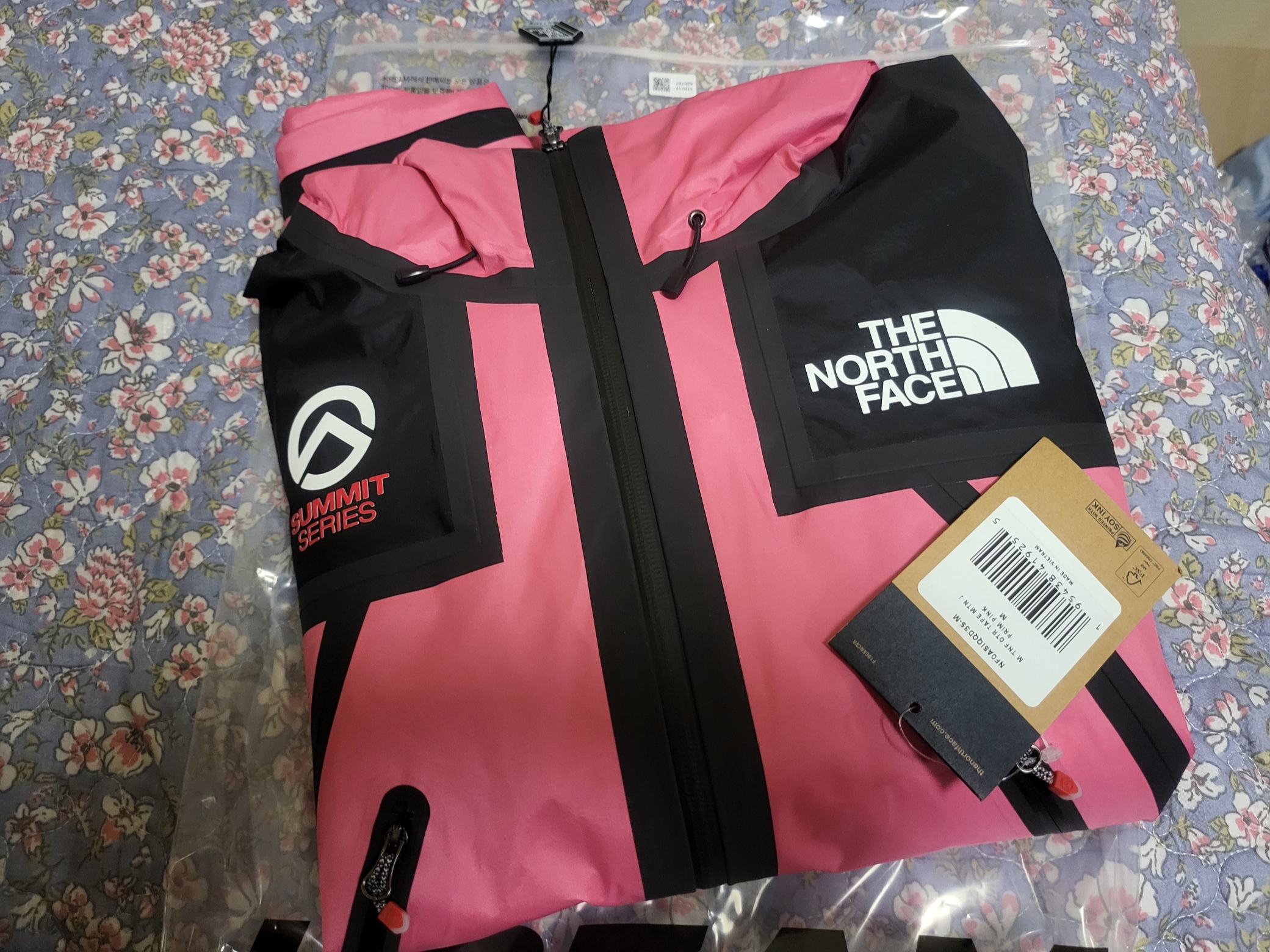 Supreme x The North Face Summit Series Outer Tape Seam Jacket Pink - 21SS 착용 스타일