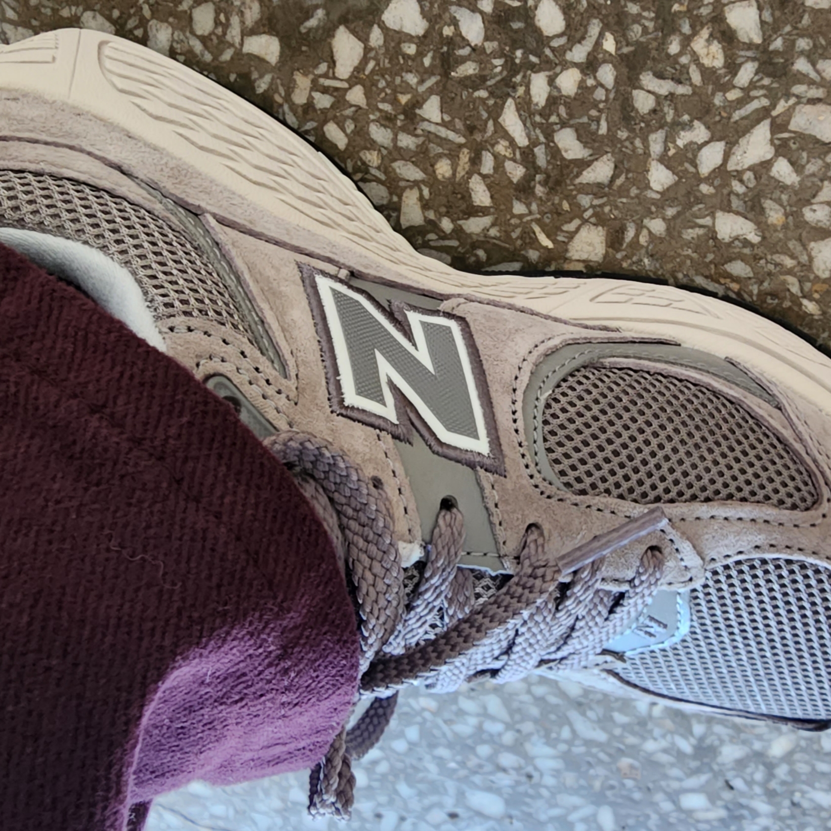 New Balance 2002R Grey 착용 스타일