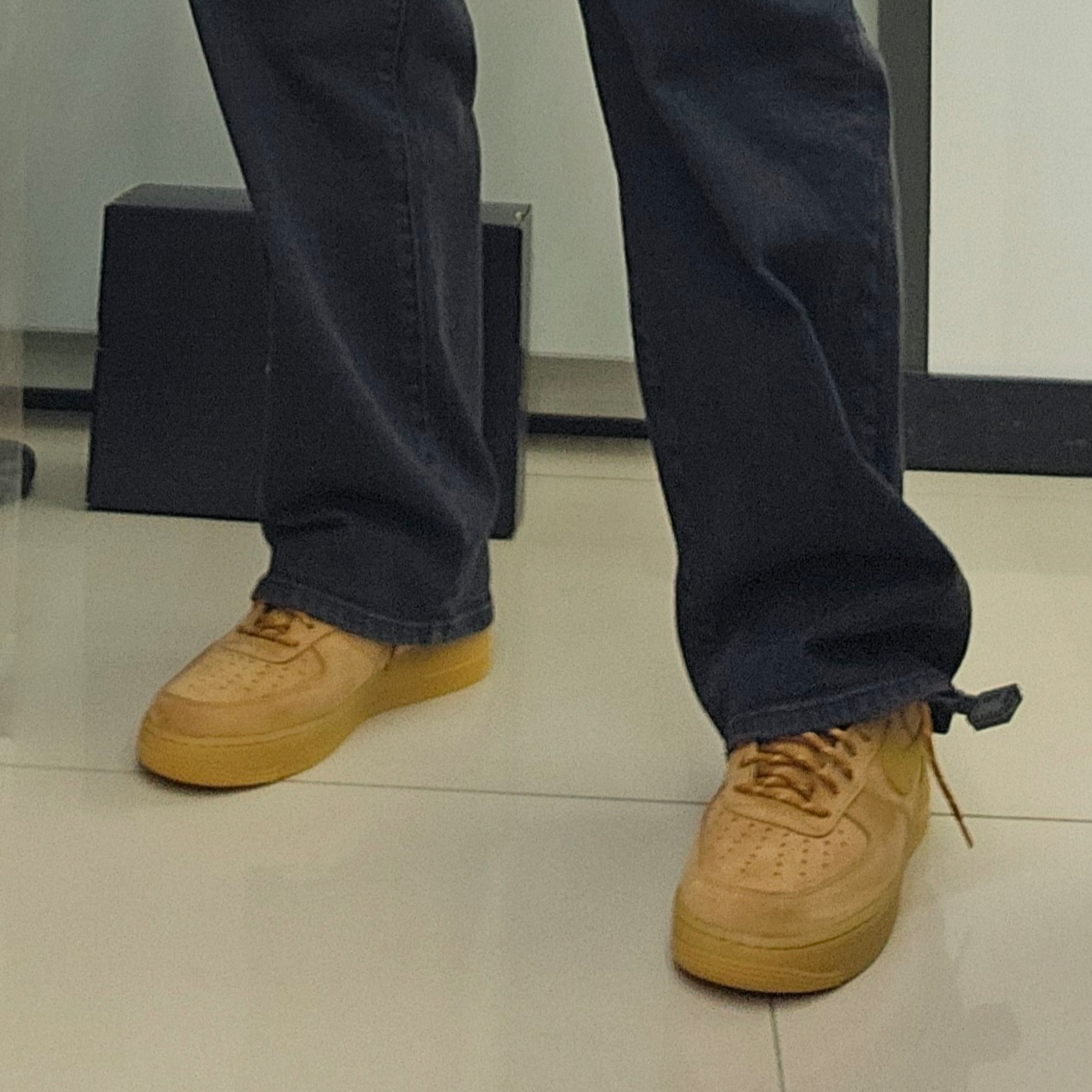 Nike Air Force 1 '07 WB Flax 착용 스타일 - 1