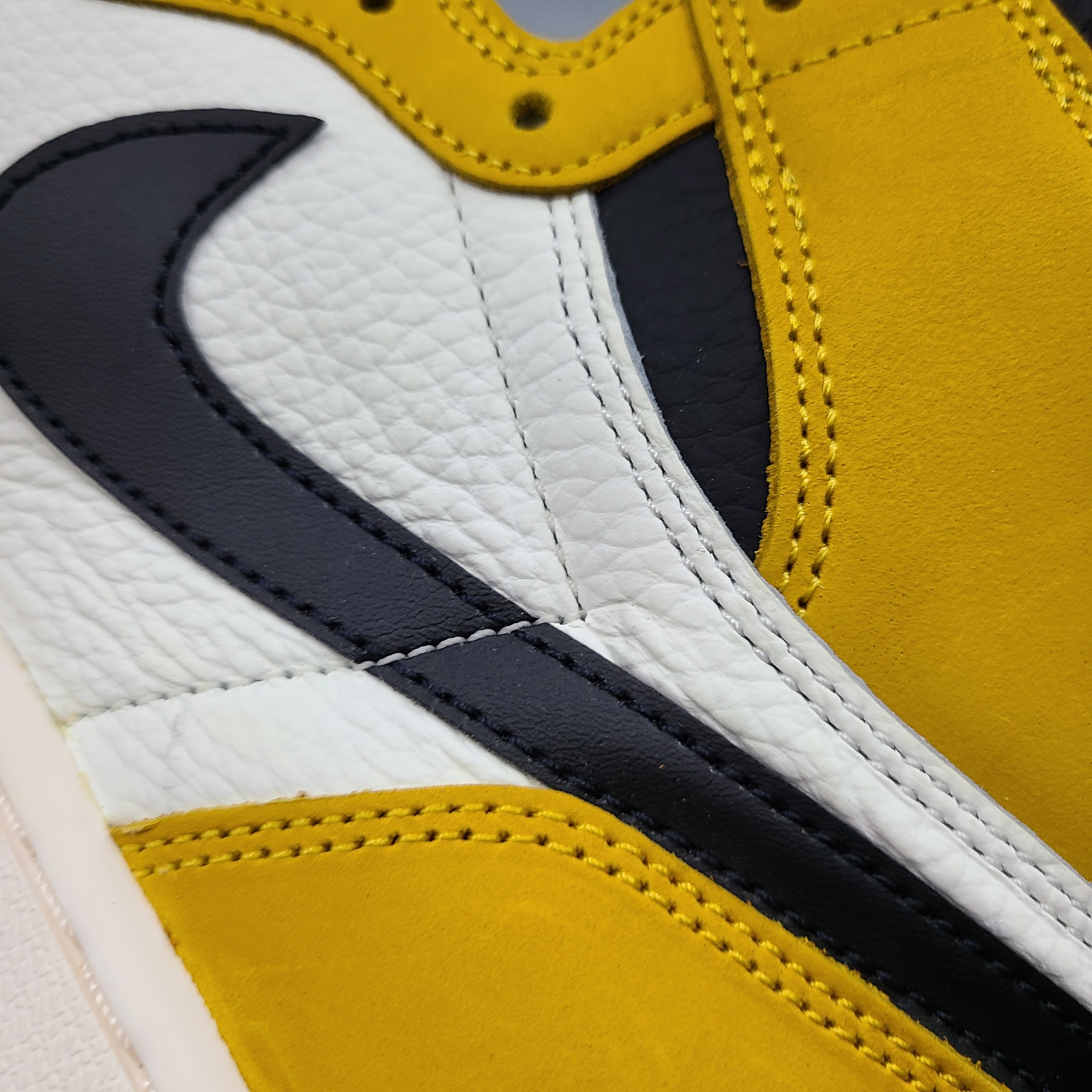 Jordan 1 Retro High OG Yellow Ochre 착용 스타일 - 2