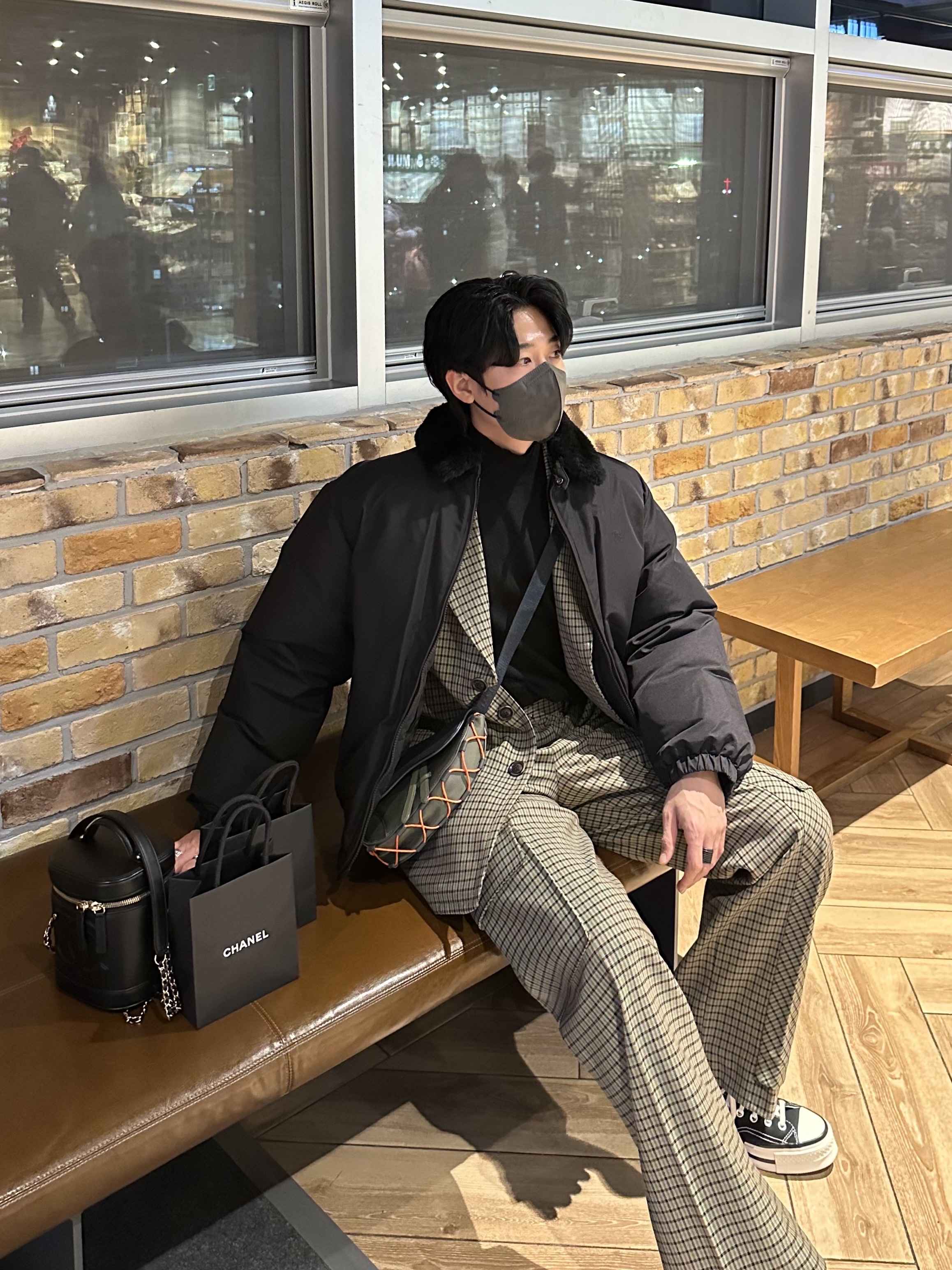 Supreme x Burberry Shearling Collar Down Puffer Jacket Black - 22SS, Dior x Sacai Mini Saddle Bag Olive 착용 스타일 - 1