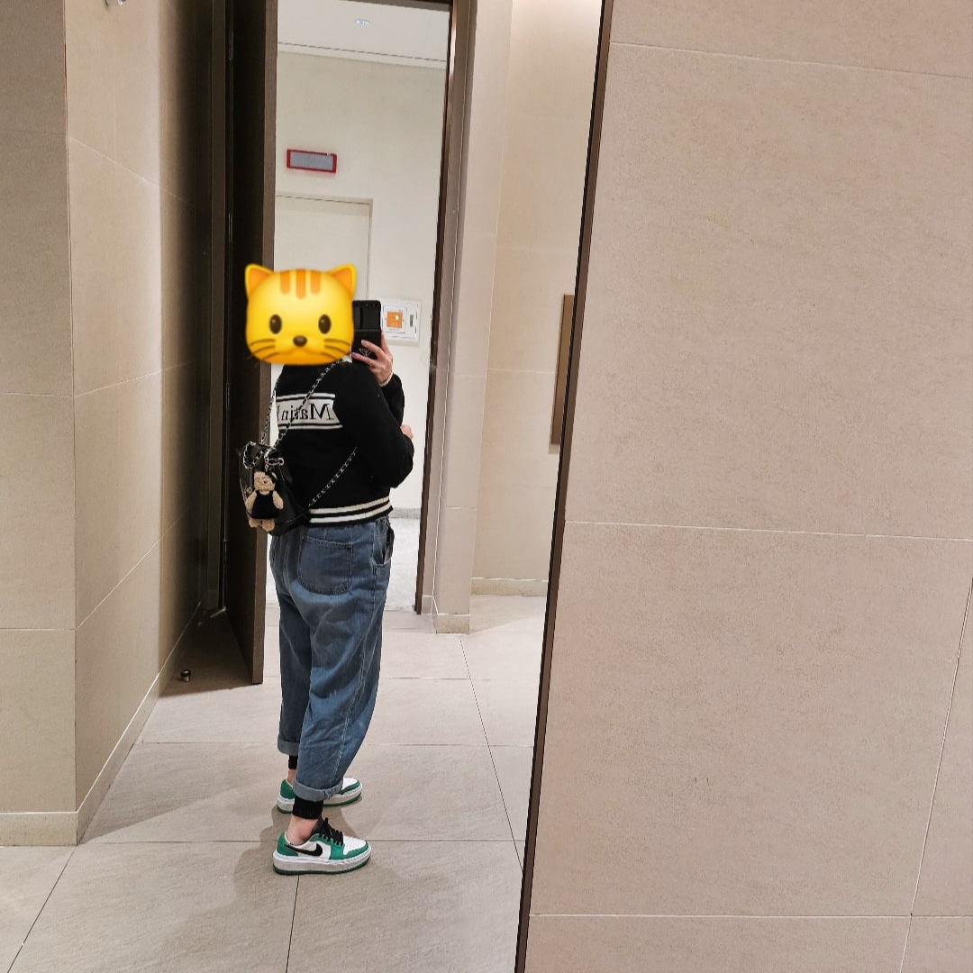 Matin Kim Spell Point Stripe Knit Cardigan Black, (W) Jordan 1 Elevate Low SE Lucky Green 착용 스타일