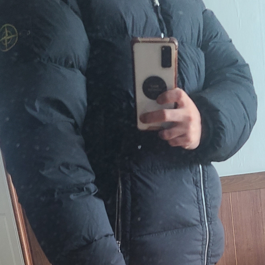 Stone Island 43728 Seamless Tunnel Nylon Down-TC Jacket Black - 23FW, Stone Island 64551 Cotton Fleece Cargo Pants Black - 23SS 착용 스타일