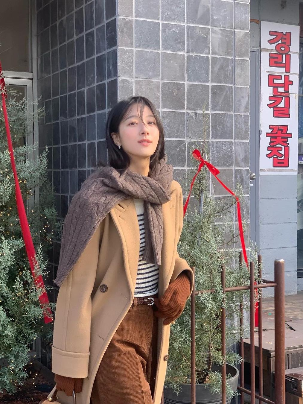 Greenbutter Women Corduroy Hidden Banding Pants Brown, Nieeh Coduroy Boots Cut Pants Brown 착용 스타일 - 2
