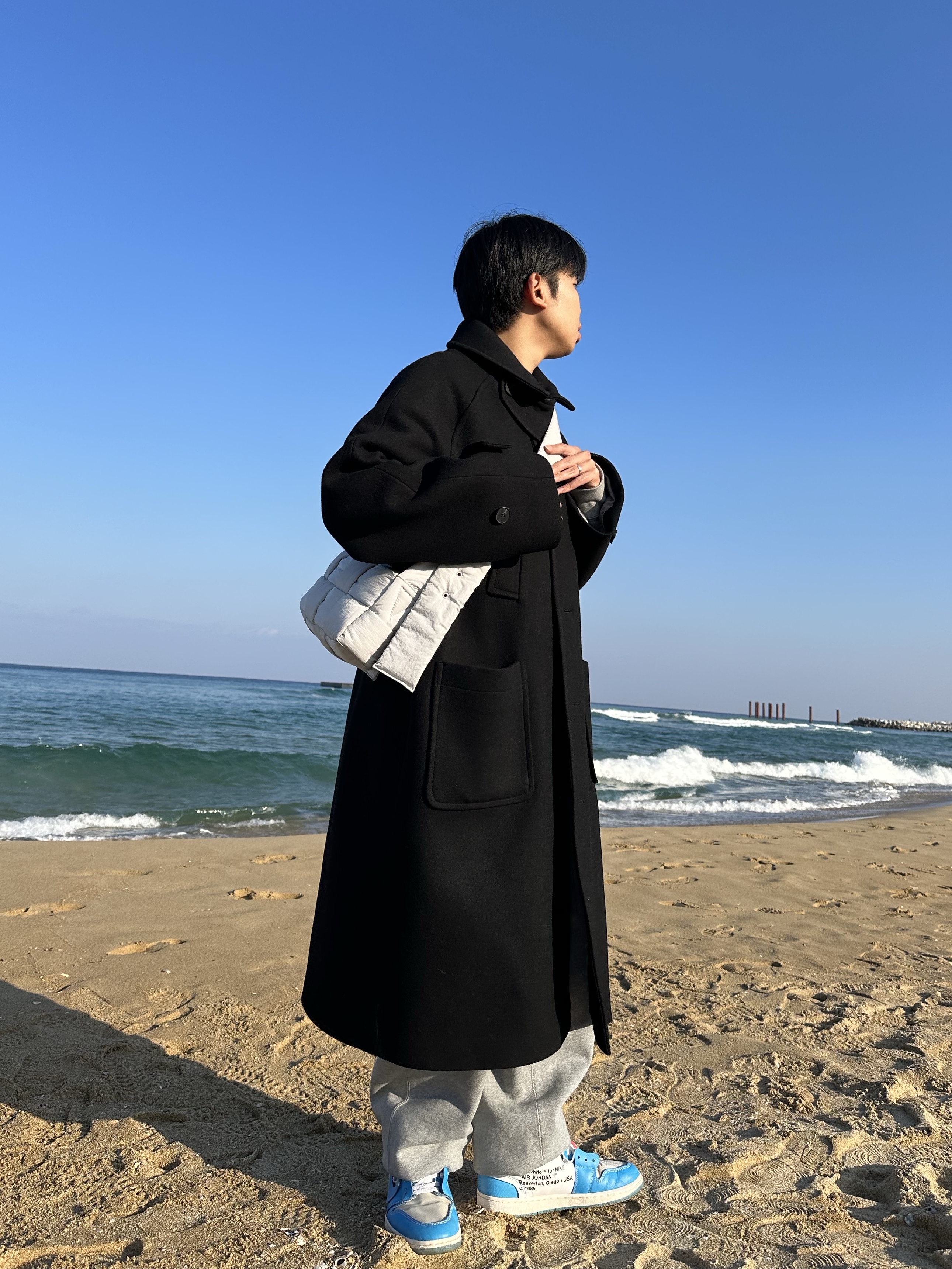 Undermycar Legion.02 Balmacaan Oversized Wool Coat Black, Bottega Veneta Padded Tech Cassette Frost 착용 스타일