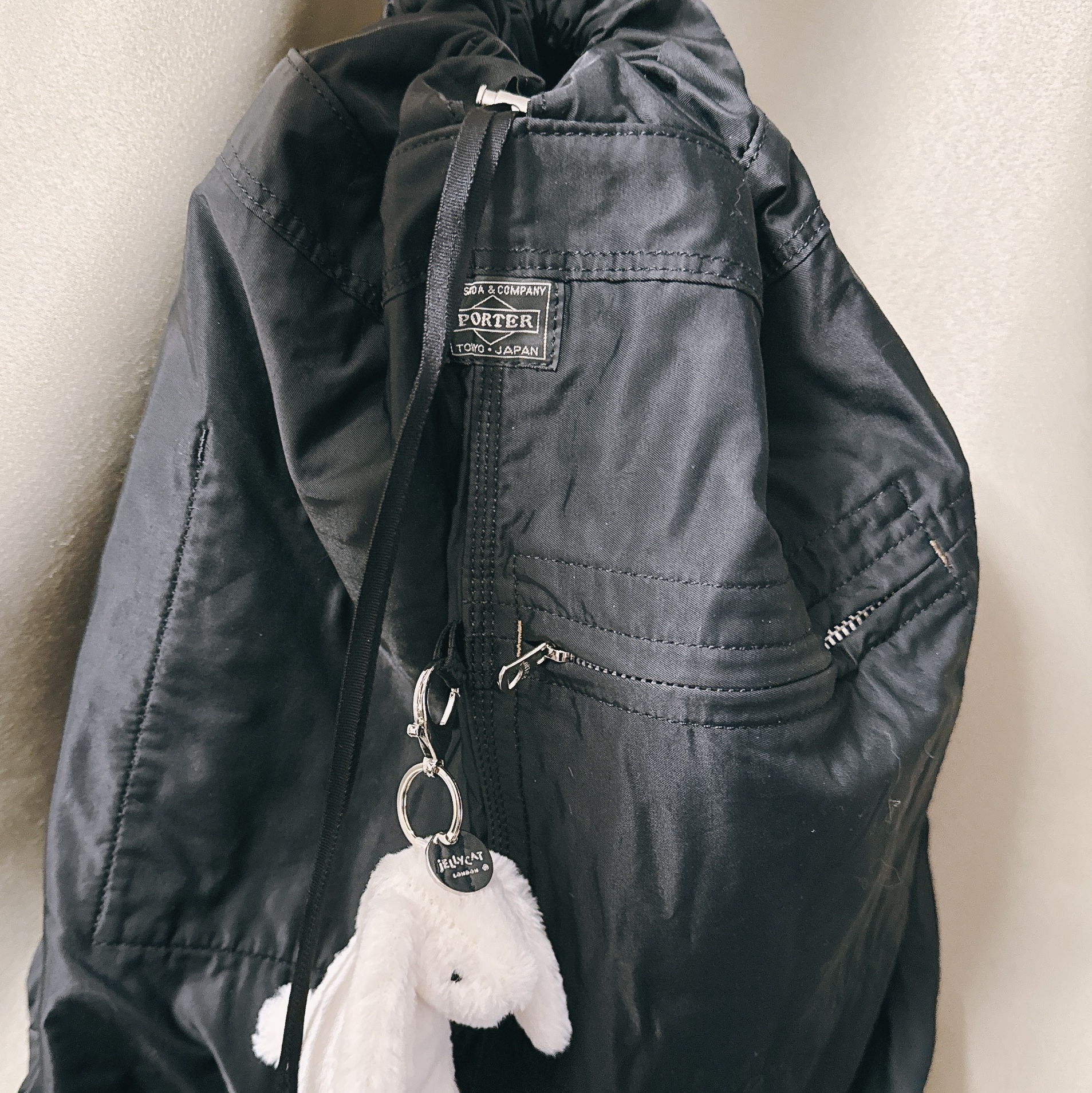 Porter Mile Knapsack Black 착용 스타일