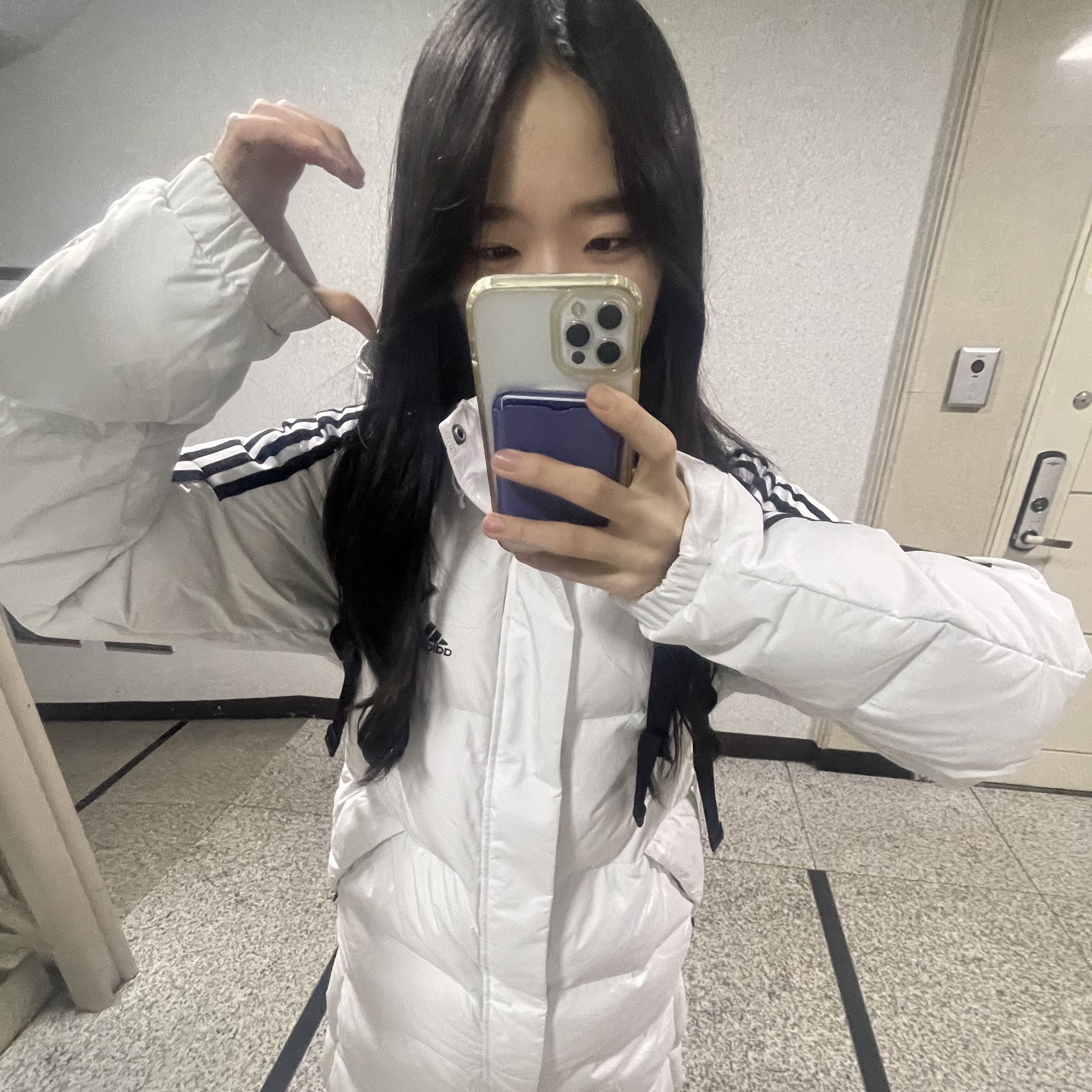 Adidas 3S Long Down Jacket White - KR sizing 착용 스타일 - 2