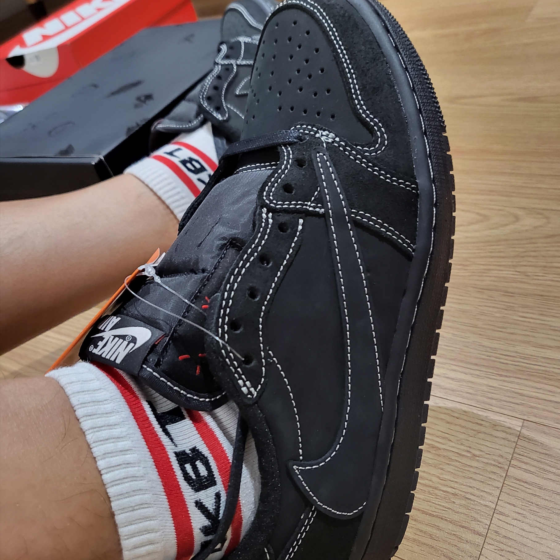 Jordan 1 x Travis Scott Retro Low OG SP Black Phantom 착용 스타일