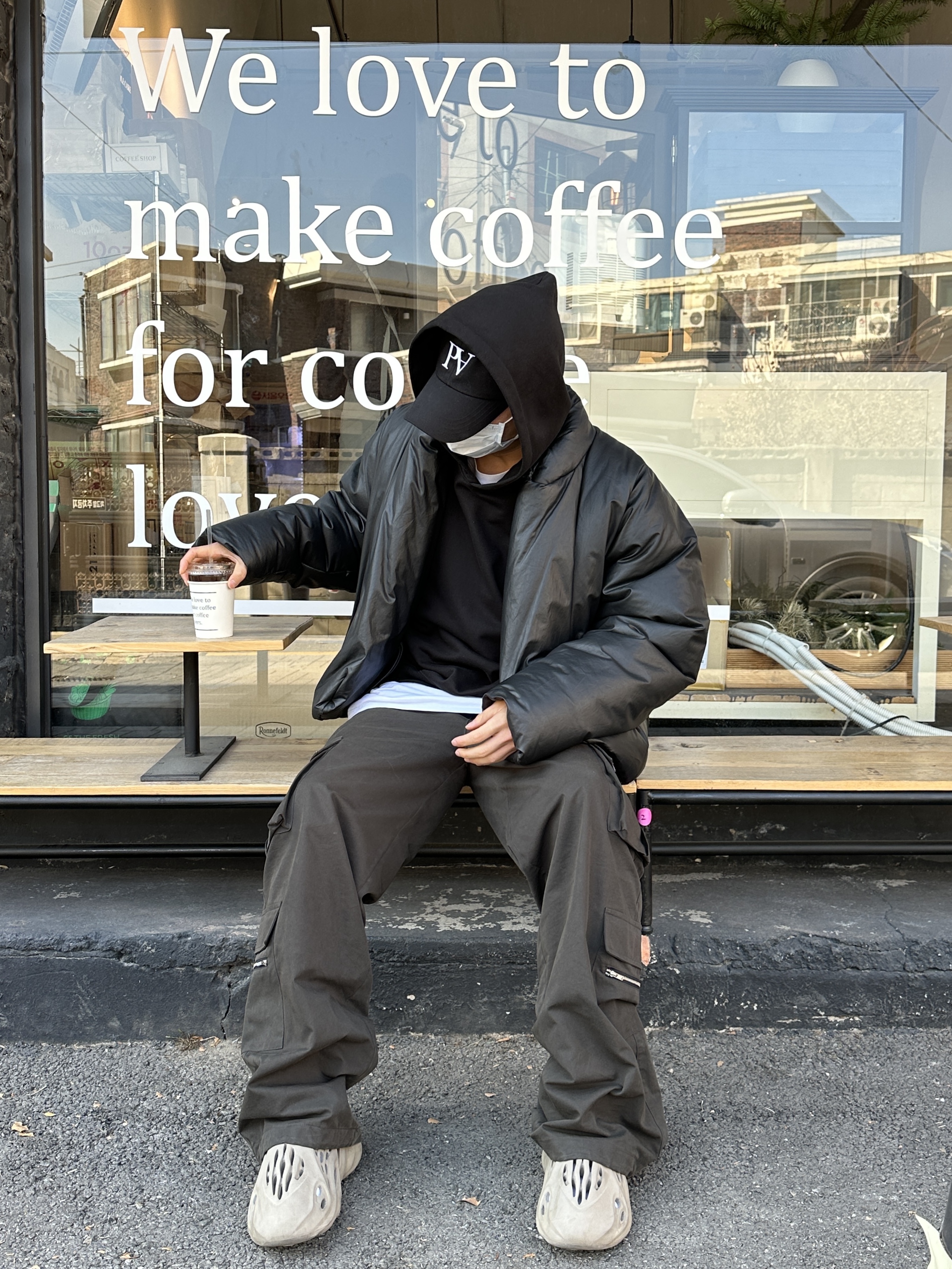 Yeezy Gap Round Jacket Black, Adidas Yeezy Foam RNNR Stone Sage 착용 스타일