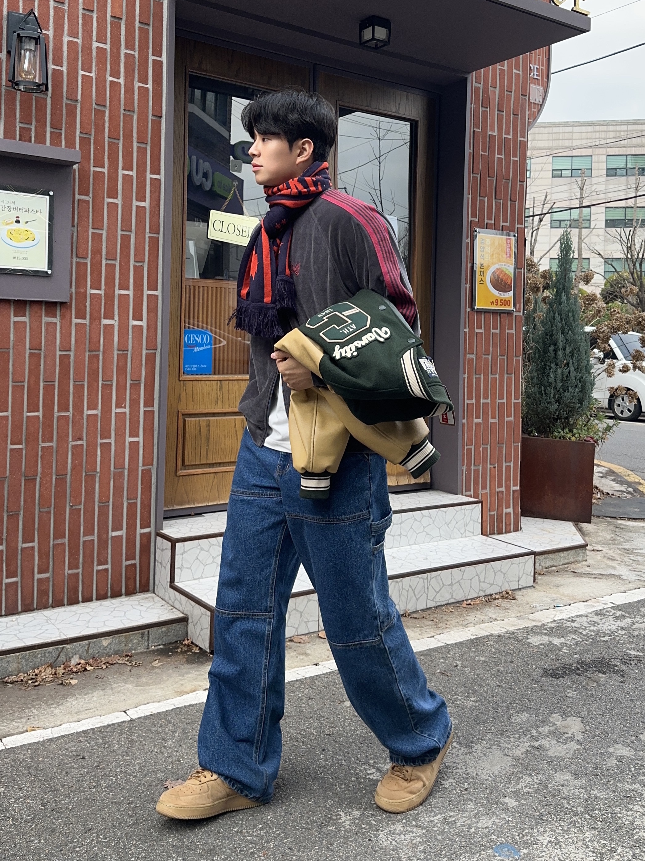 Nike Air Force 1 '07 WB Flax, Needles R.C. Track Jacket Velour Charcoal 착용 스타일