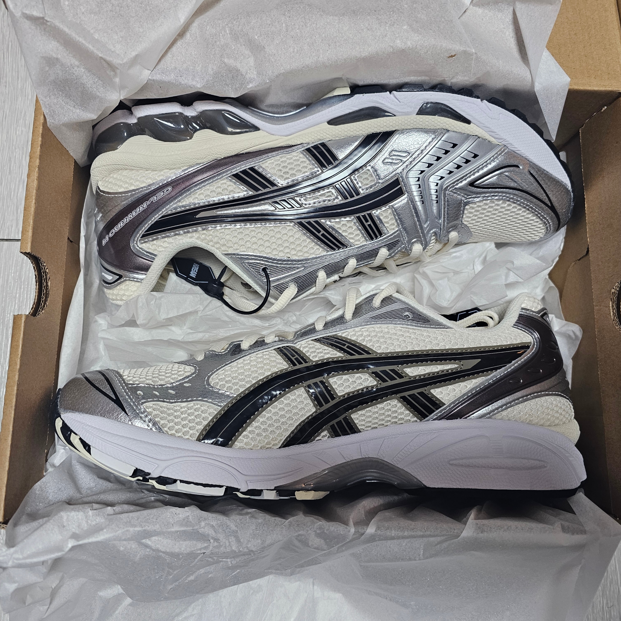 Asics Gel-Kayano 14 Cream Black 착용 스타일 - 2