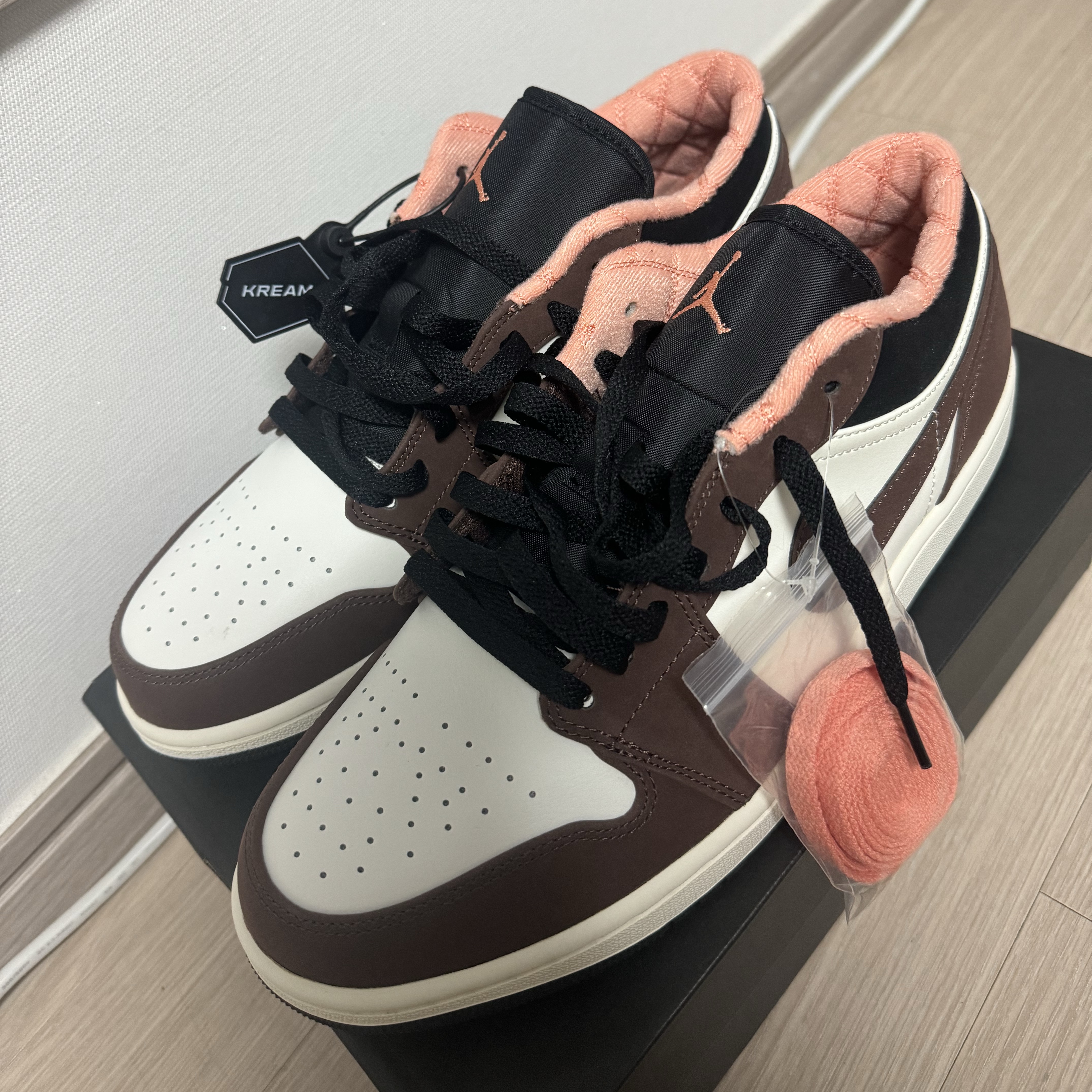 Jordan 1 Low SE Chocolate Bliss 착용 스타일