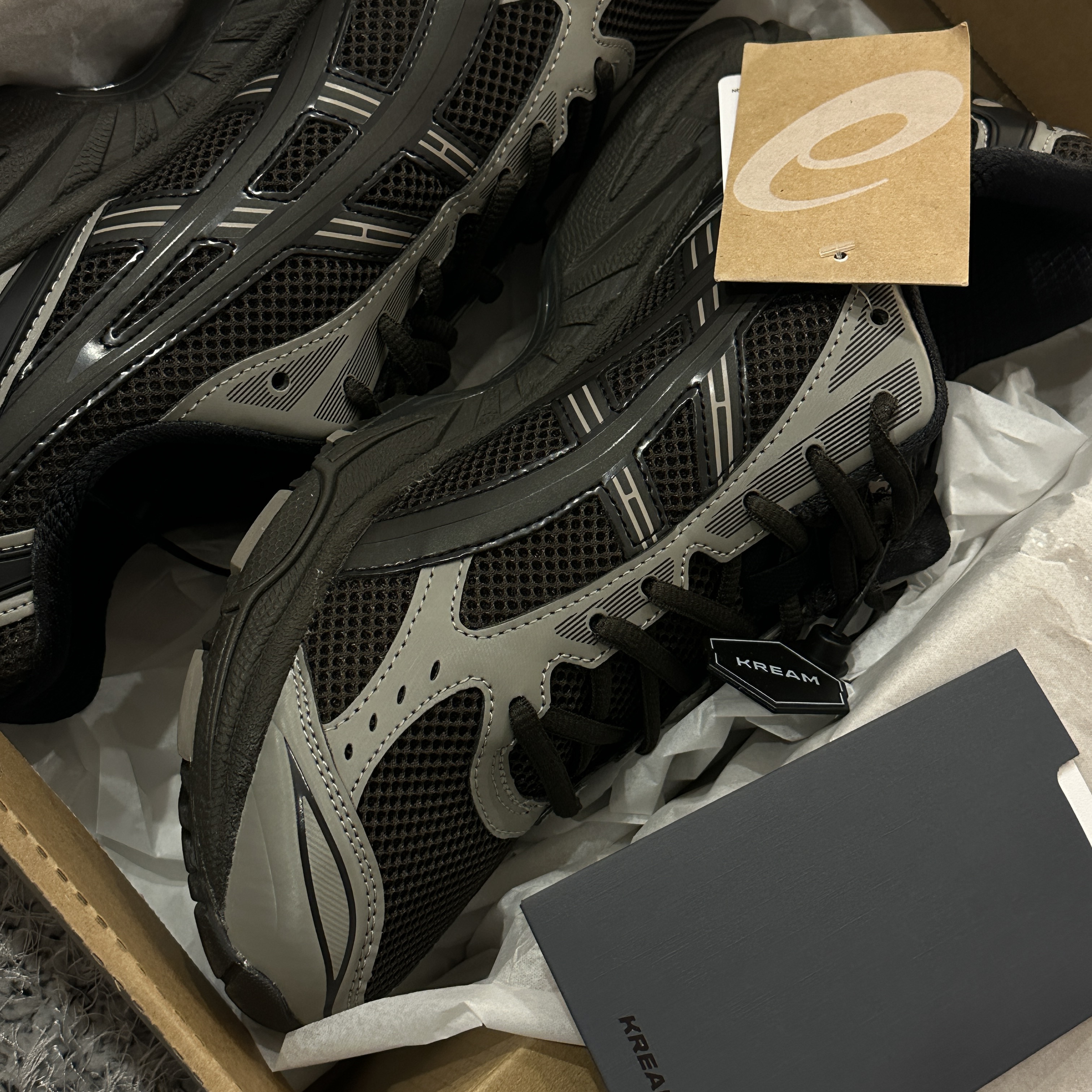 Asics x Atmos x Undermycar Gel-Kayano 14 Pepper Black 착용 스타일