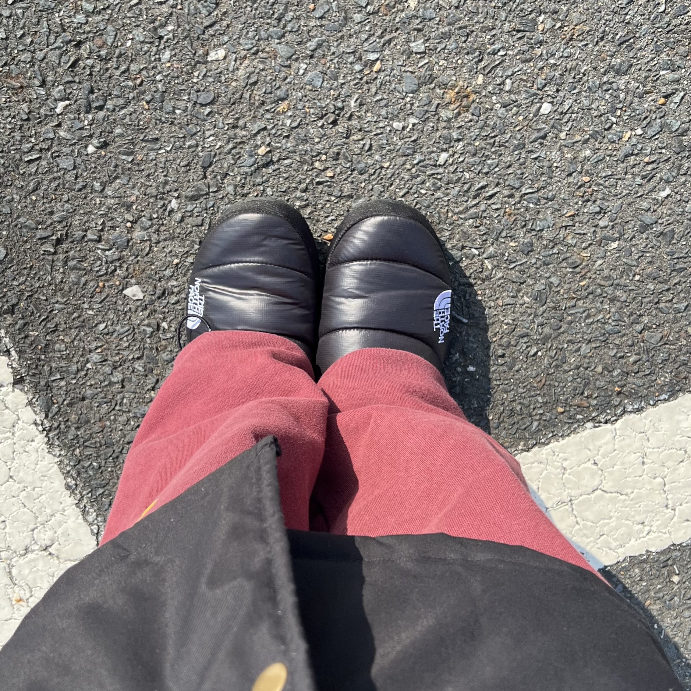 The North Face Nuptse Mule Black 착용 스타일