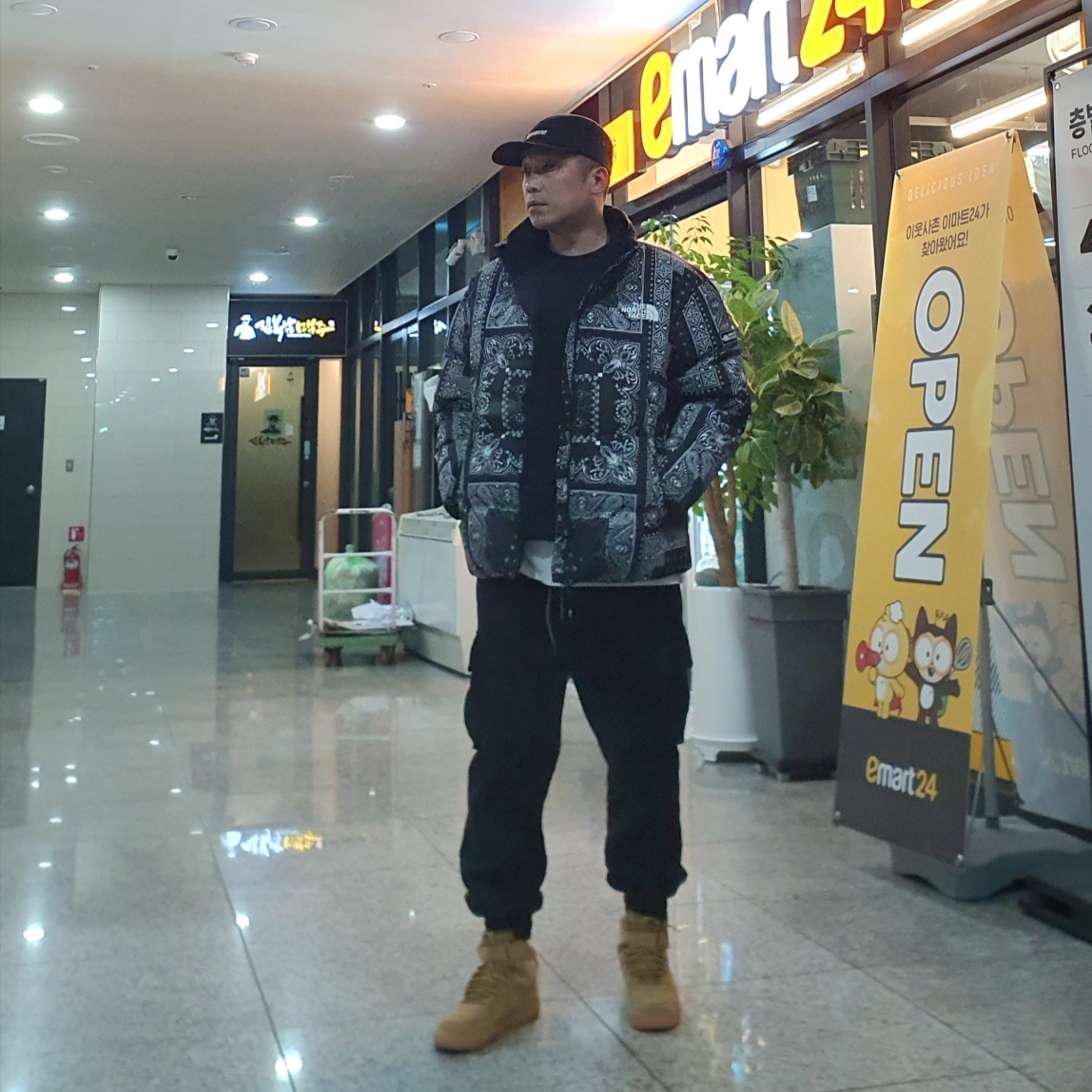 Nike Air Force 1 High Flax, The North Face Novelty Lofty Down Jacket Real Black 착용 스타일 - 1