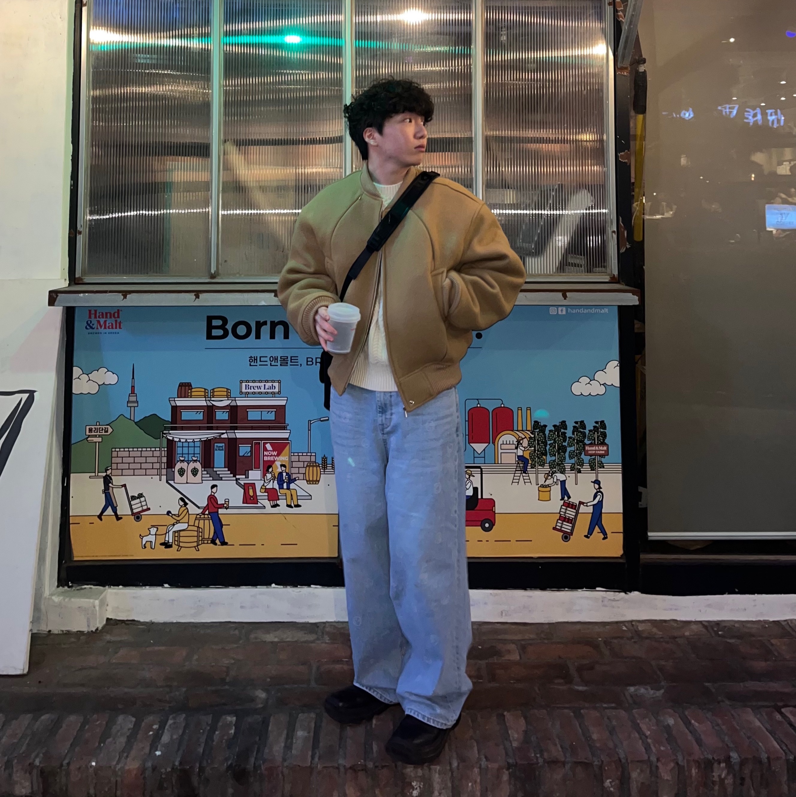 STU Padded Bomber Camel 착용 스타일 - 2