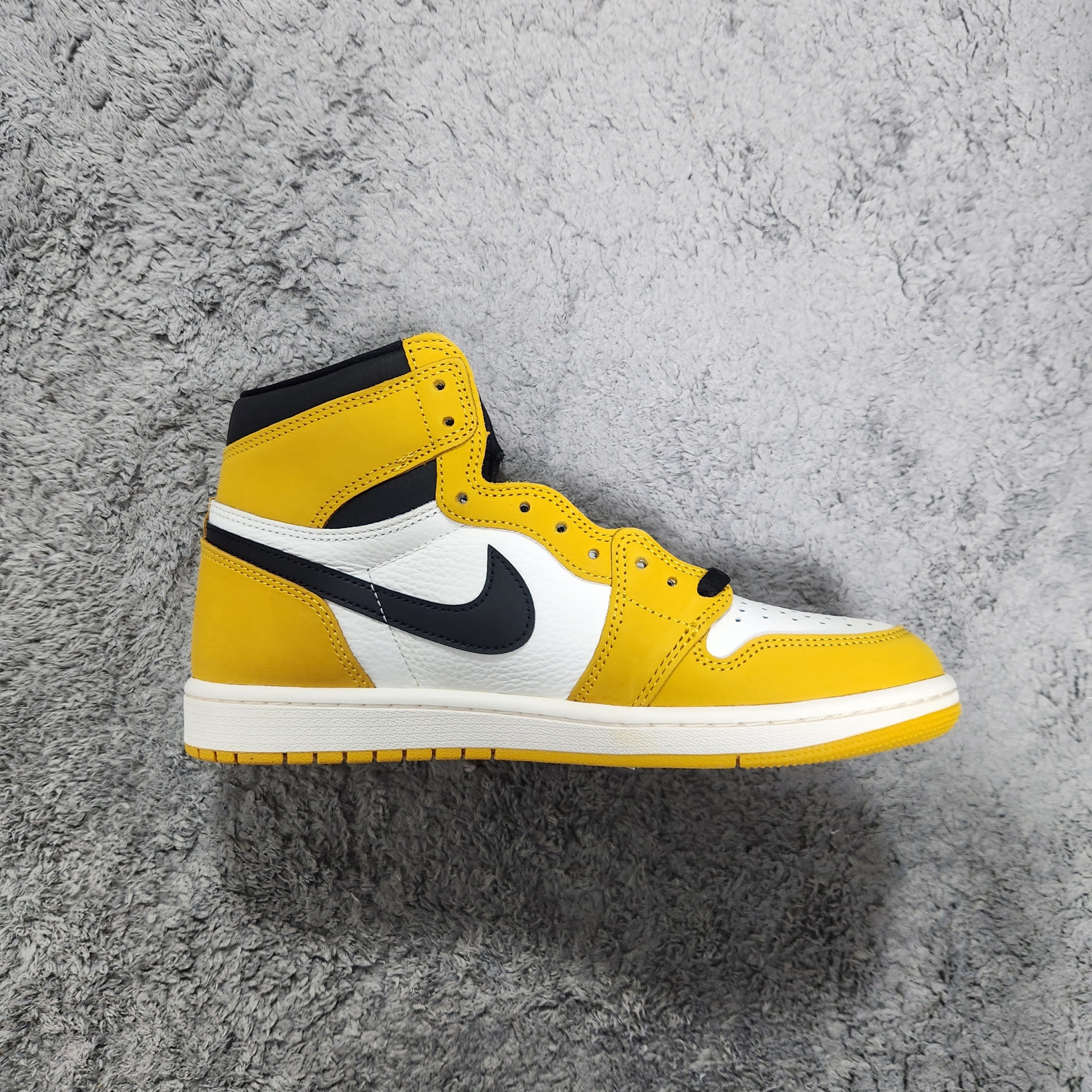 Jordan 1 Retro High OG Yellow Ochre 착용 스타일